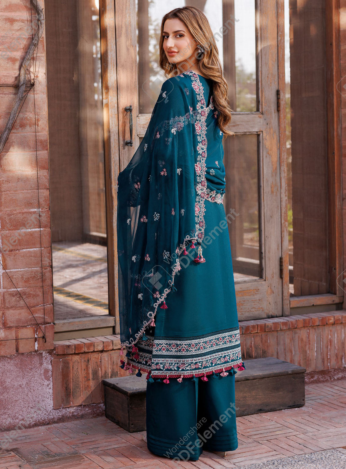 Dastoor By Farasha Embroidered Lawn Suits Unstitched 3 Piece - FSH24DL 07 EMERALD CHARM Dastoor By Farasha Embroidered Lawn Suits Unstitched 3 Piece - FSH24DL 07 EMERALD CHARM