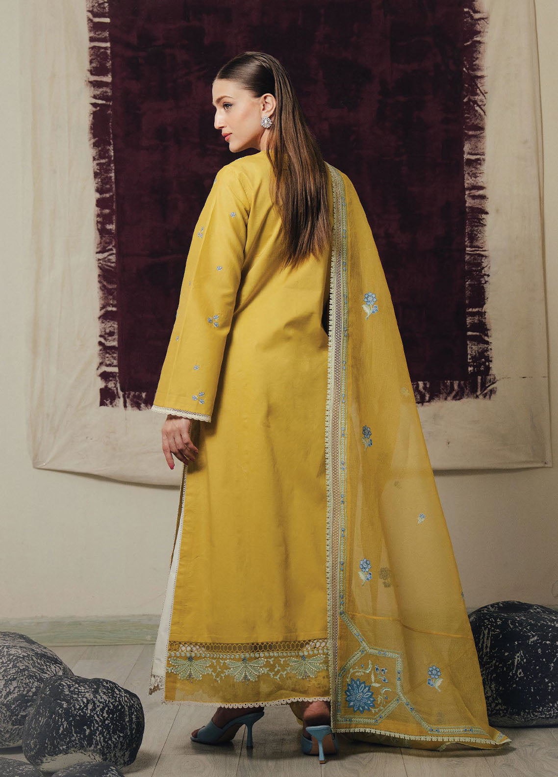 Daybreak By Afrozeh Embroidered Lawn 3 Piece Unstitched Suit AF26DB D-FWU-0019 SUNHAZE Daybreak By Afrozeh Embroidered Lawn 3 Piece Unstitched Suit AF26DB D-FWU-0019 SUNHAZE