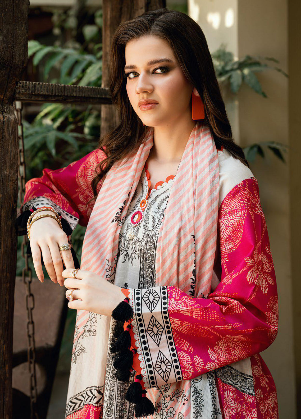 Desert Rose By Gul Ahmed Printed Lawn 3 Piece Unstitched Suit GA26DR D-CH-62021 Desert Rose By Gul Ahmed Printed Lawn 3 Piece Unstitched Suit GA26DR D-CH-62021