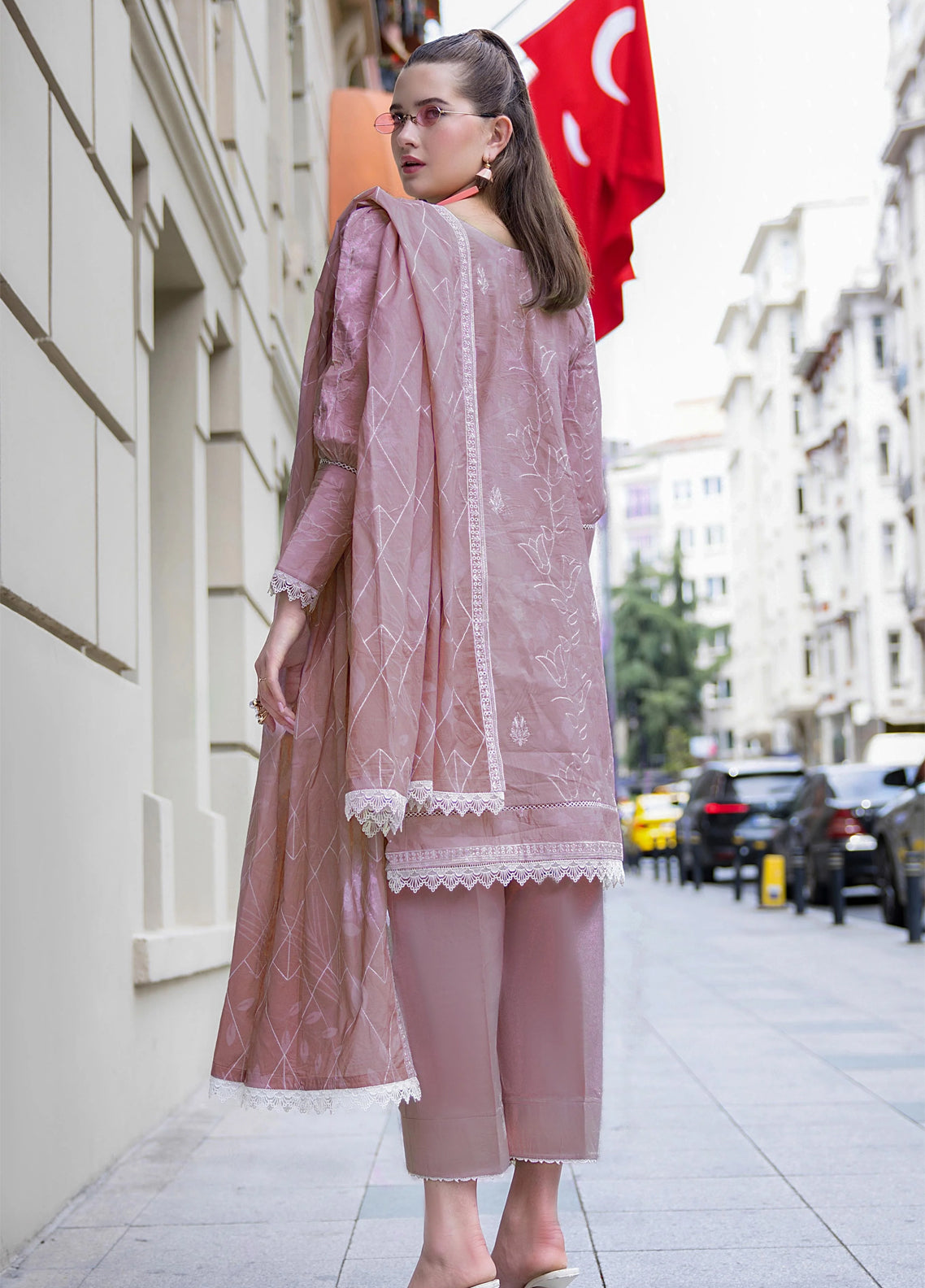 Dhagakari By Alzohaib Embroidered Lawn 3 Piece Unstitched Suit AZ26DEE D-DKC-02 Dhagakari By Alzohaib Embroidered Lawn 3 Piece Unstitched Suit AZ26DEE D-DKC-02