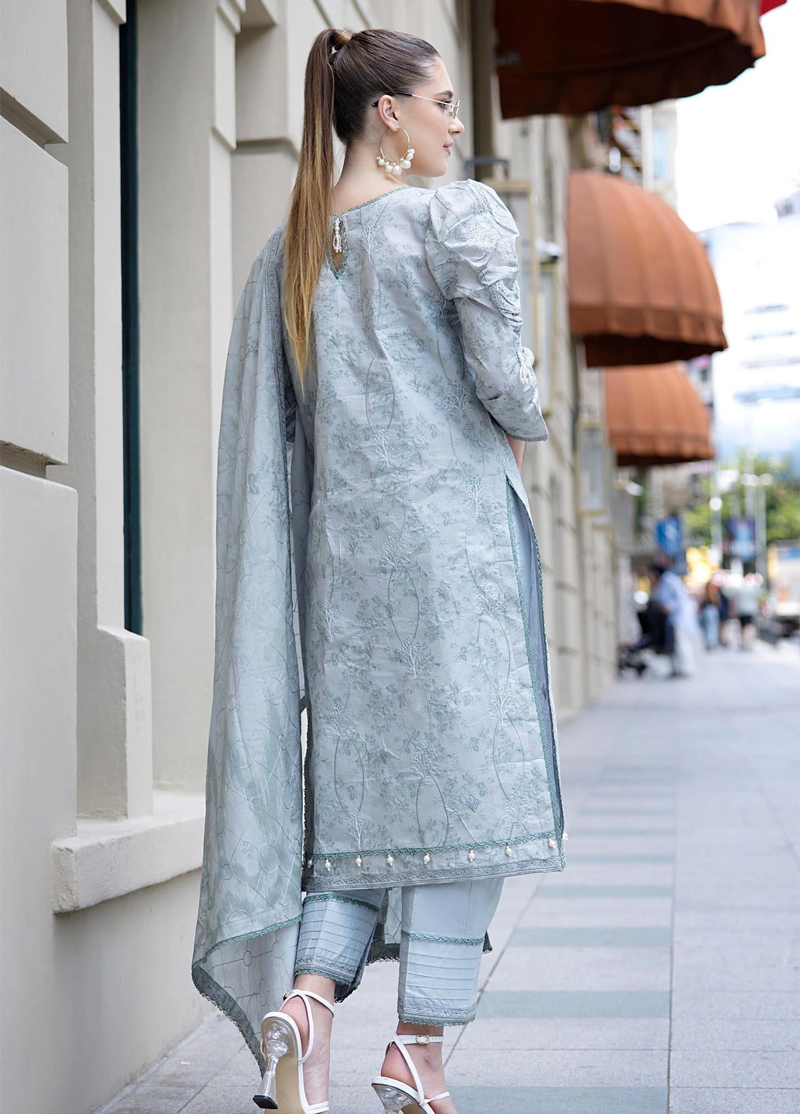 Dhagakari By Alzohaib Embroidered Lawn 3 Piece Unstitched Suit AZ26DEE D-DKC-03 Dhagakari By Alzohaib Embroidered Lawn 3 Piece Unstitched Suit AZ26DEE D-DKC-03