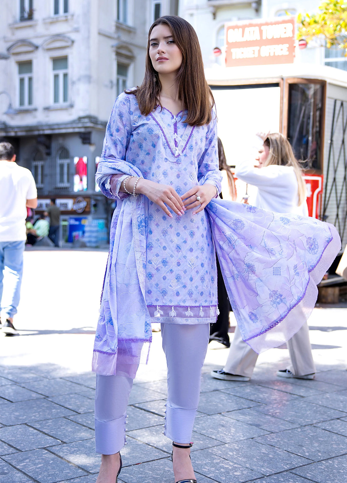 Dhagakari By Alzohaib Embroidered Lawn 3 Piece Unstitched Suit AZ26DEE D-DKC-04 Dhagakari By Alzohaib Embroidered Lawn 3 Piece Unstitched Suit AZ26DEE D-DKC-04