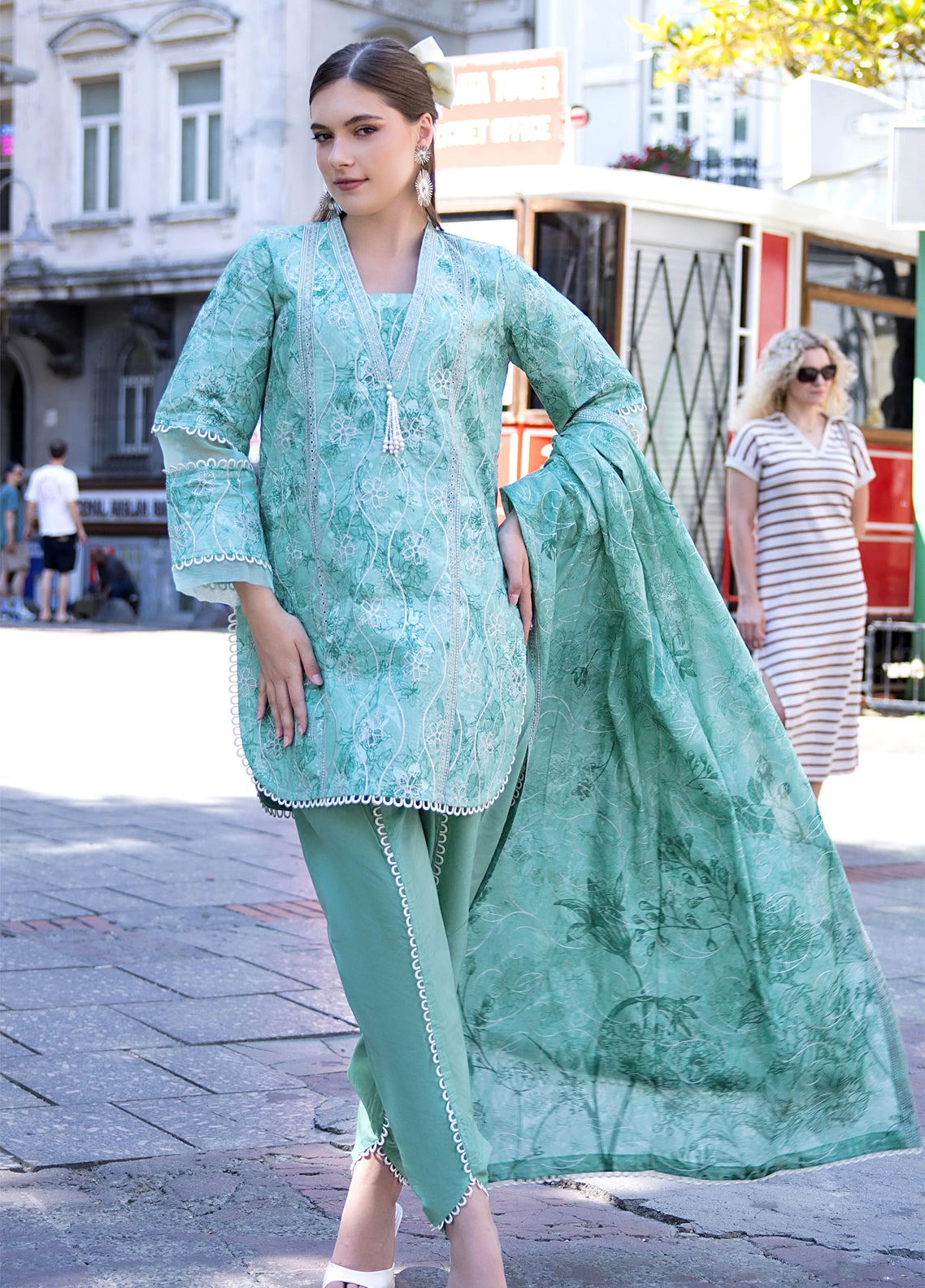 Dhagakari By Alzohaib Embroidered Lawn 3 Piece Unstitched Suit AZ26DEE D-DKC-05 Dhagakari By Alzohaib Embroidered Lawn 3 Piece Unstitched Suit AZ26DEE D-DKC-05