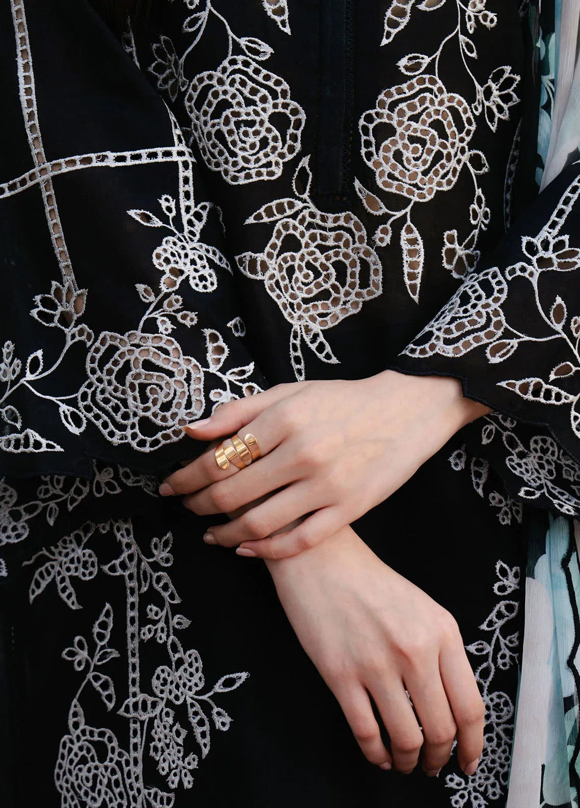 Coco By Zara Shahjahan Embroidered Lawn Suits Unstitched 3 Piece - CZS25L 7B ECLAT Coco By Zara Shahjahan Embroidered Lawn Suits Unstitched 3 Piece - CZS25L 7B ECLAT