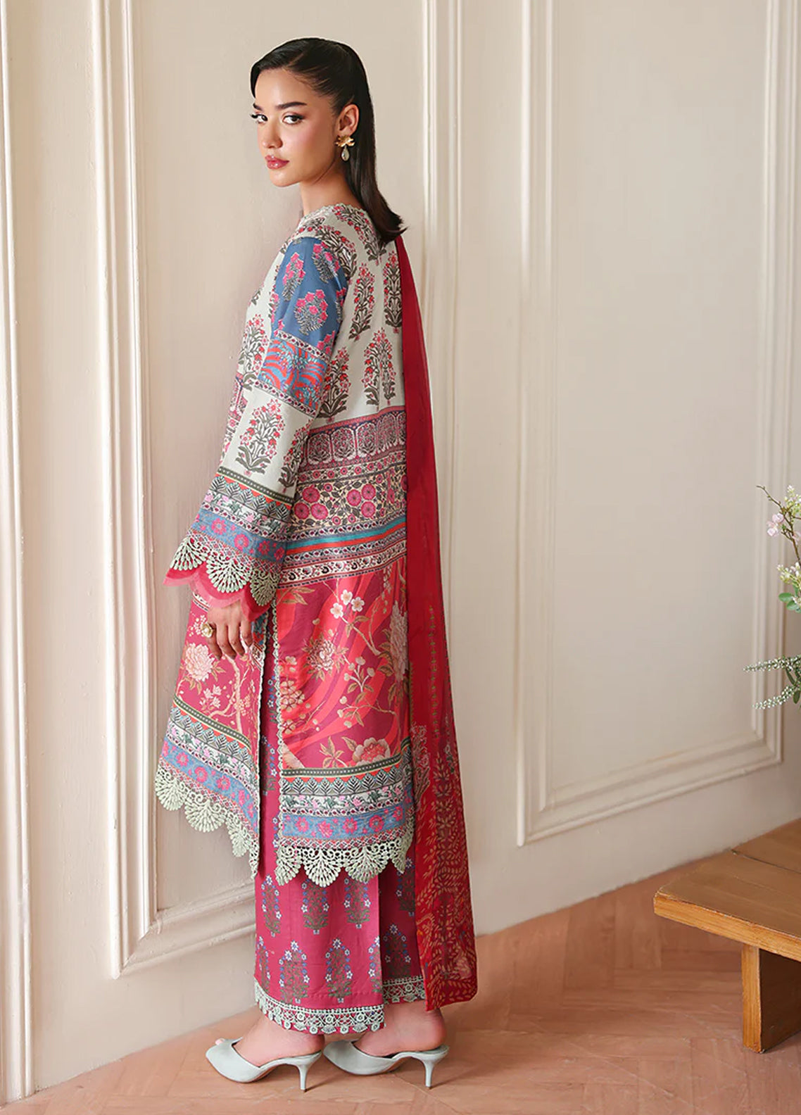 Eclat Garden By Roheenaz Embroidered Lawn 3 Piece Unstitched Suit RNZ26EGV4 D-ROSETTE DREAM Eclat Garden By Roheenaz Embroidered Lawn 3 Piece Unstitched Suit RNZ26EGV4 D-ROSETTE DREAM