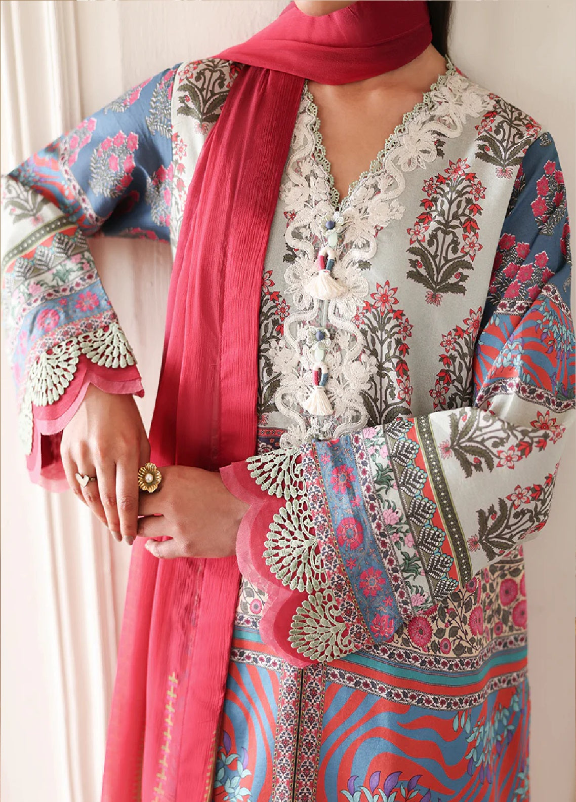Eclat Garden By Roheenaz Embroidered Lawn 3 Piece Unstitched Suit RNZ26EGV4 D-ROSETTE DREAM Eclat Garden By Roheenaz Embroidered Lawn 3 Piece Unstitched Suit RNZ26EGV4 D-ROSETTE DREAM
