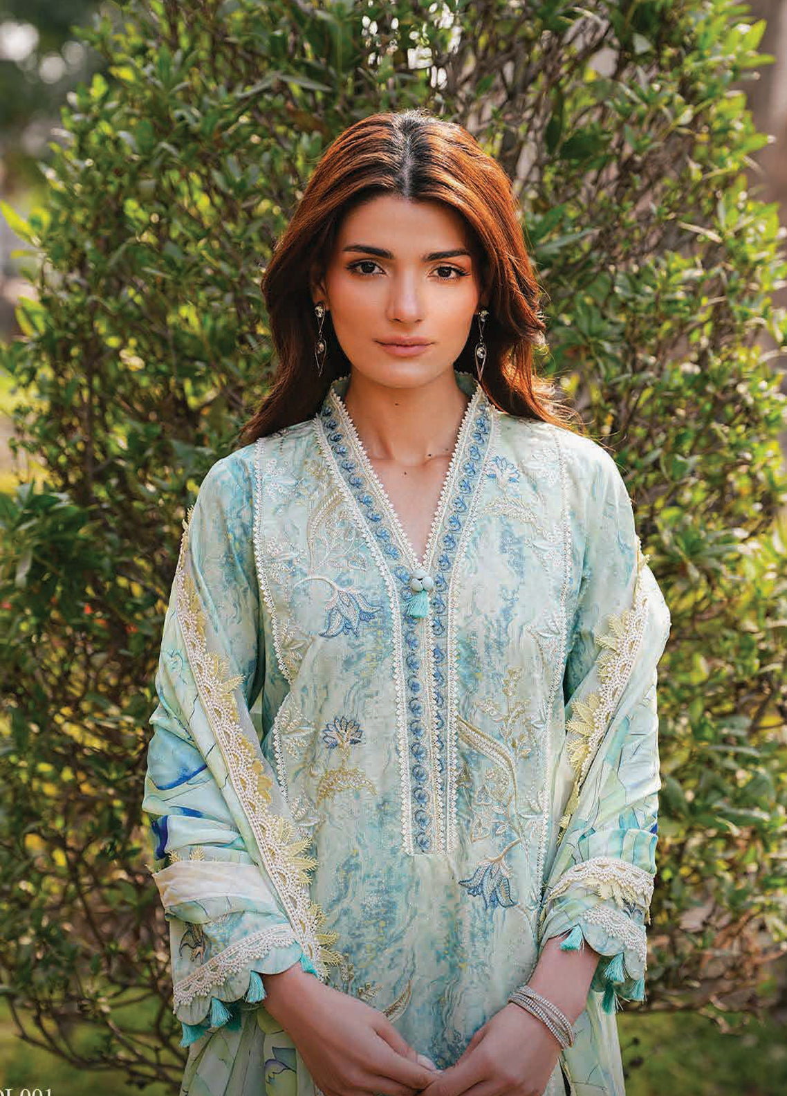 Eid Luxe By Zarqash Luxury Embroidered Lawn 3 Piece Unstitched Suit ZQ26ELL D-ZQ-01 Eid Luxe By Zarqash Luxury Embroidered Lawn 3 Piece Unstitched Suit ZQ26ELL D-ZQ-01