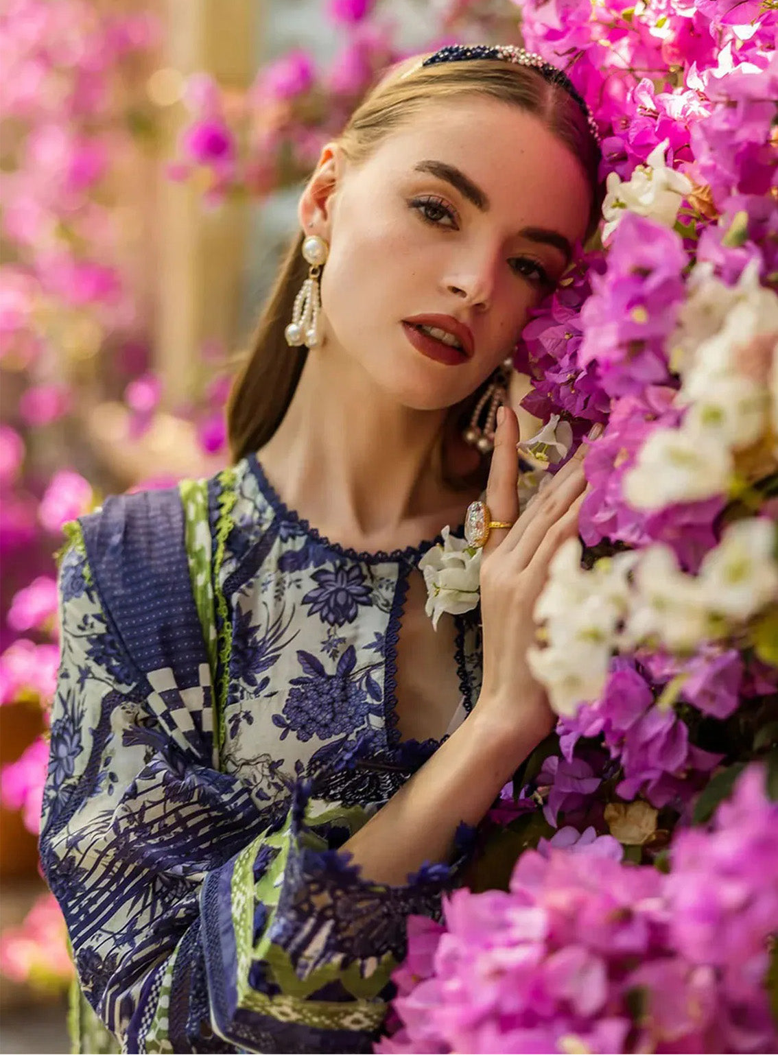 Elaf Embroidered Chikankari Lawn Suits Unstitched 3 Piece - EF25CL ELK-01A BLUE BLOSSOM Elaf Embroidered Chikankari Lawn Suits Unstitched 3 Piece - EF25CL ELK-01A BLUE BLOSSOM