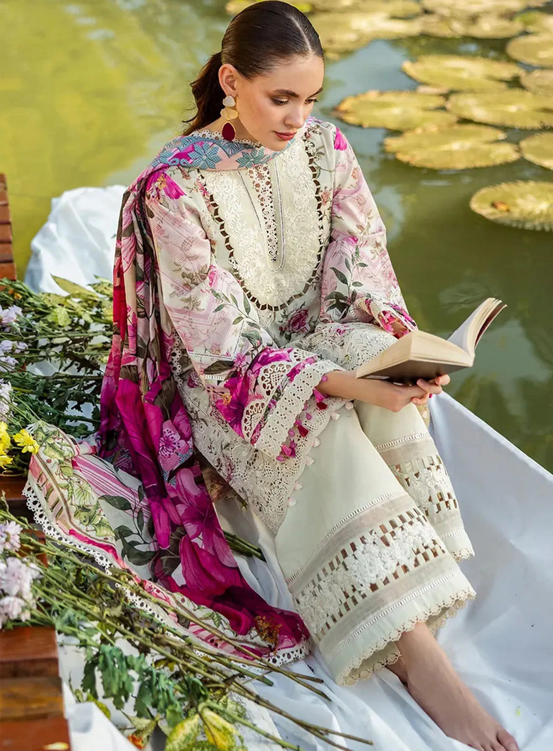 Elaf Embroidered Chikankari Lawn Suits Unstitched 3 Piece - EF25CL ELK-06B ROSES & WHITES Elaf Embroidered Chikankari Lawn Suits Unstitched 3 Piece - EF25CL ELK-06B ROSES & WHITES