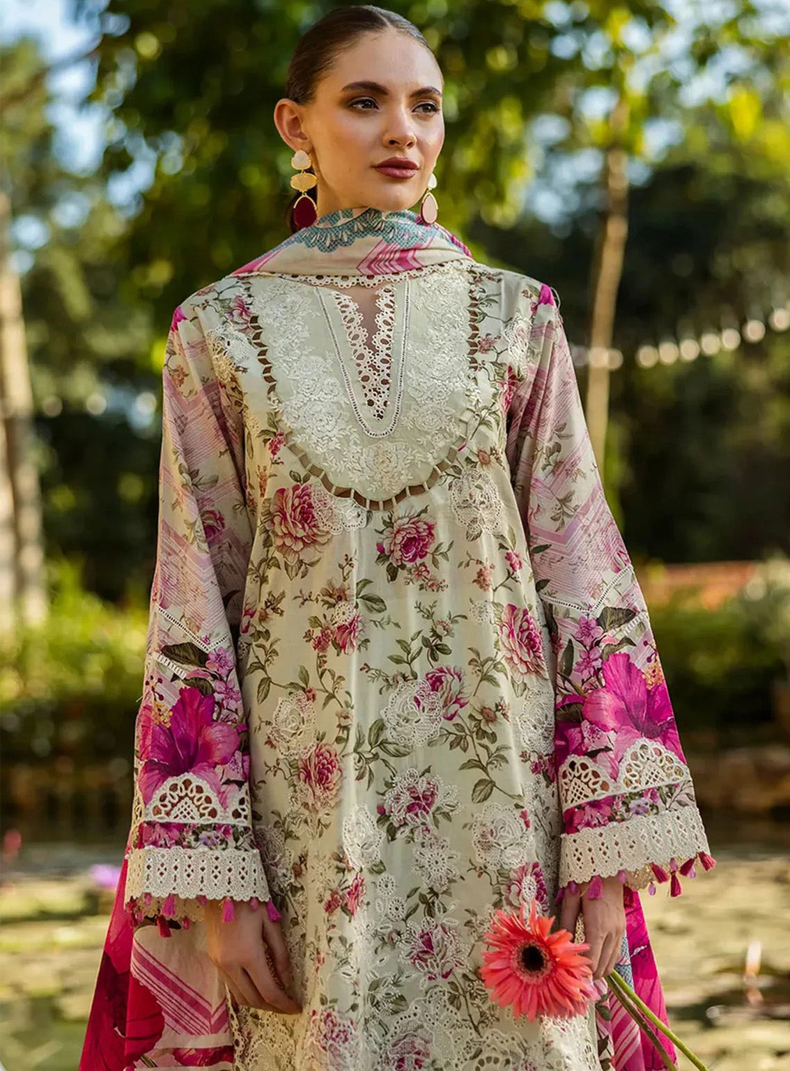 Elaf Embroidered Chikankari Lawn Suits Unstitched 3 Piece - EF25CL ELK-06B ROSES & WHITES Elaf Embroidered Chikankari Lawn Suits Unstitched 3 Piece - EF25CL ELK-06B ROSES & WHITES