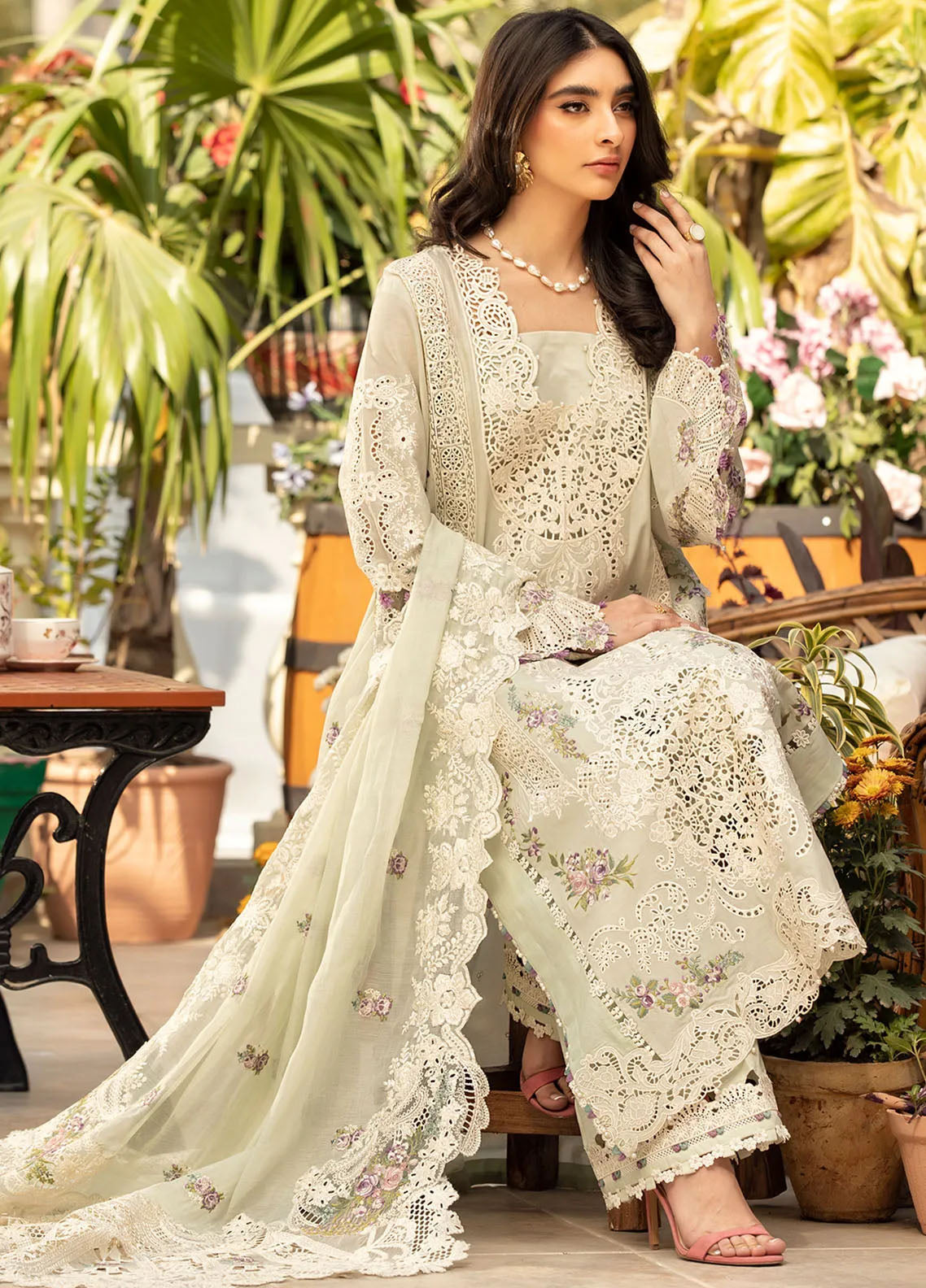 Elaf Embroidered Lawn Suits Unstitched 3 Piece - EF25LL ELM-1B SANAA Elaf Embroidered Lawn Suits Unstitched 3 Piece - EF25LL ELM-1B SANAA