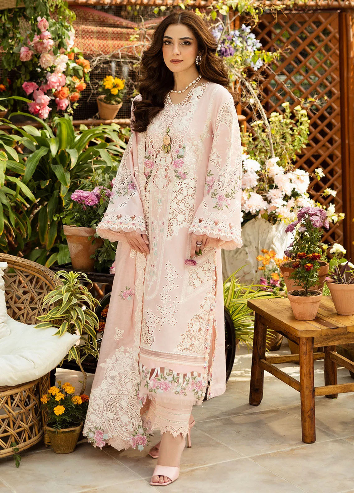 Elaf Embroidered Lawn Suits Unstitched 3 Piece - EF25LL ELM-2A MAHGUL Elaf Embroidered Lawn Suits Unstitched 3 Piece - EF25LL ELM-2A MAHGUL