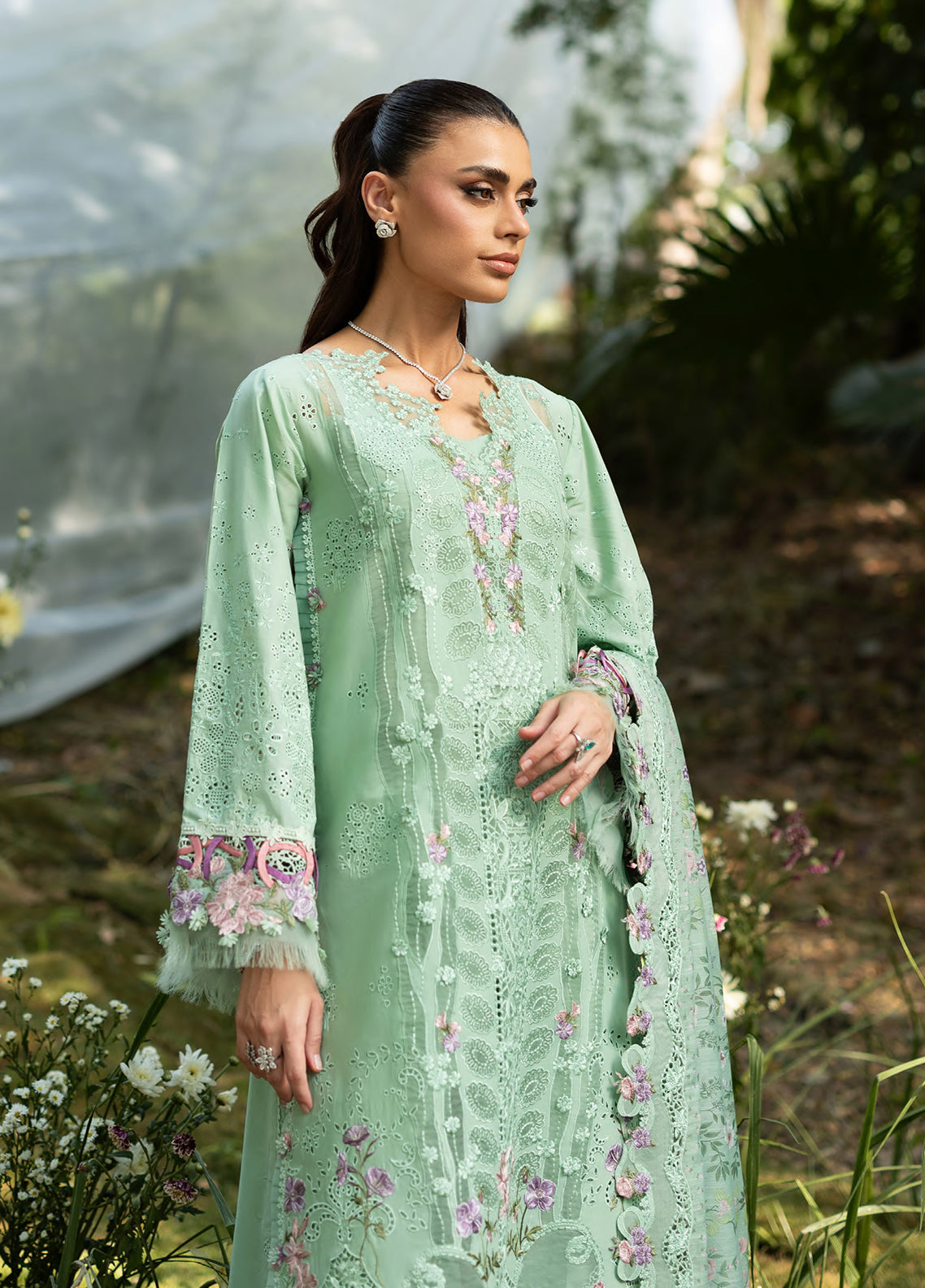 Elaf Premium Luxury Lawn 3 Piece Unstitched Suit EF26LLV2 D-ELQ-3A DAISY CHAIN Elaf Premium Luxury Lawn 3 Piece Unstitched Suit EF26LLV2 D-ELQ-3A DAISY CHAIN