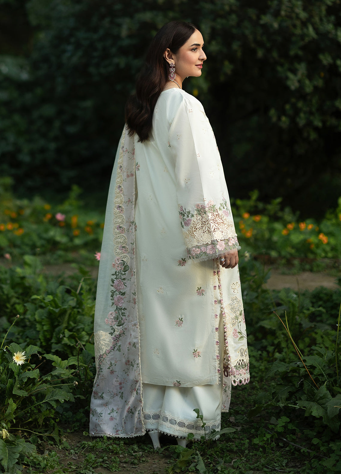 Elaf Premium Luxury Lawn 3 Piece Unstitched Suit EF26LLV2 D-ELQ-7B SWEET TALK Elaf Premium Luxury Lawn 3 Piece Unstitched Suit EF26LLV2 D-ELQ-7B SWEET TALK