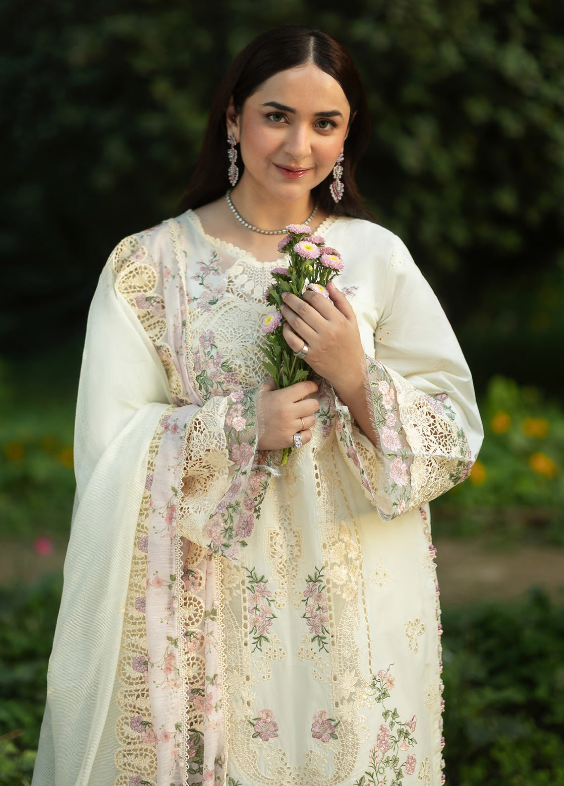 Elaf Premium Luxury Lawn 3 Piece Unstitched Suit EF26LLV2 D-ELQ-7B SWEET TALK Elaf Premium Luxury Lawn 3 Piece Unstitched Suit EF26LLV2 D-ELQ-7B SWEET TALK