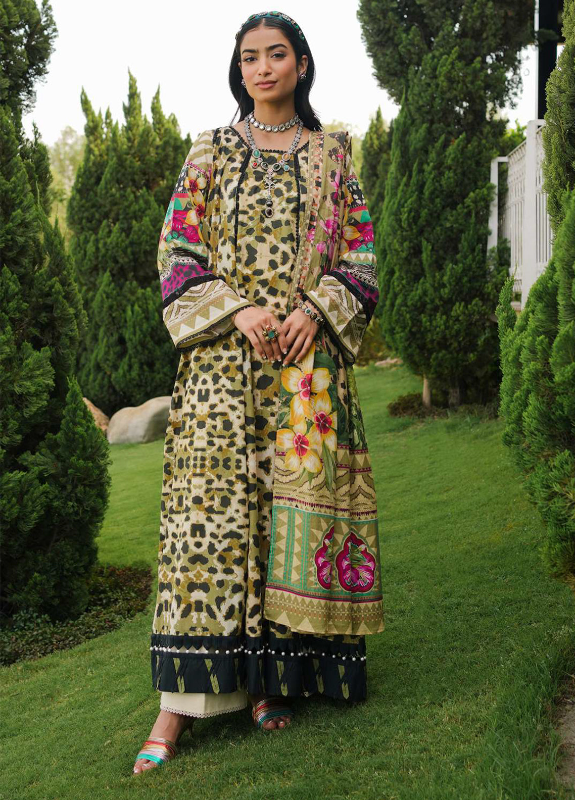 Elaf Printed Lawn Suits Unstitched 3 Piece - EL24PL EEP-06B WONDERS Elaf Printed Lawn Suits Unstitched 3 Piece - EL24PL EEP-06B WONDERS