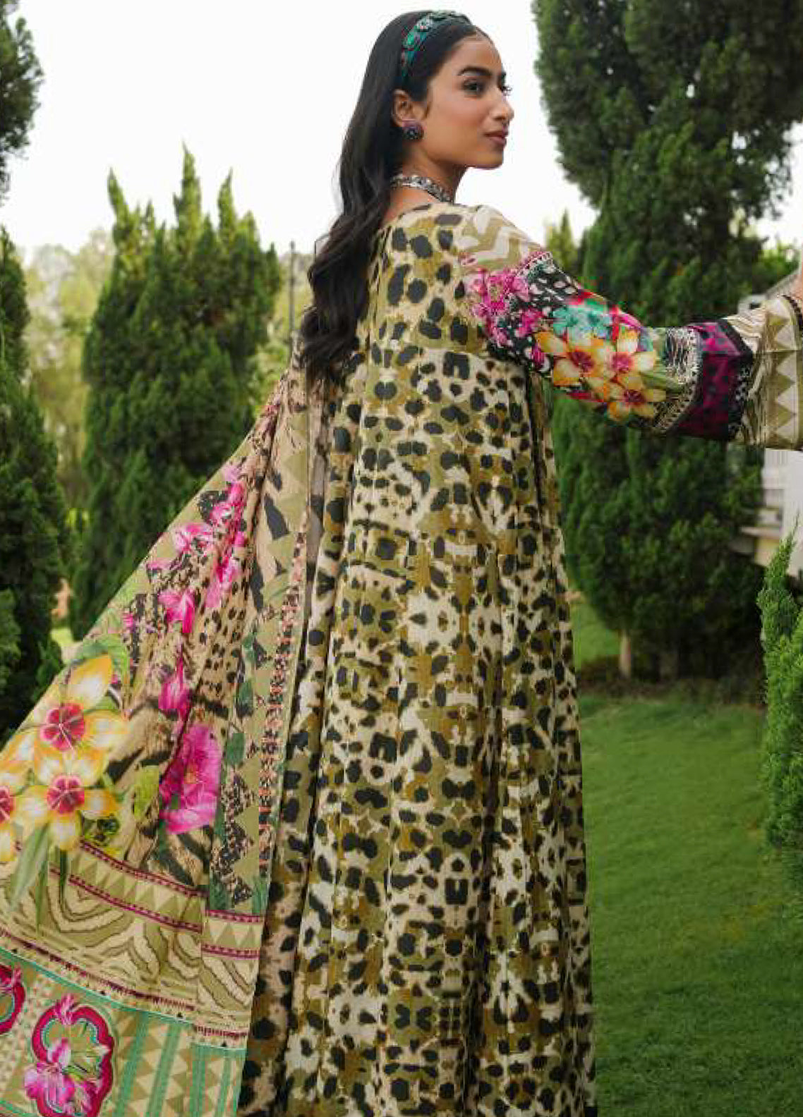 Elaf Printed Lawn Suits Unstitched 3 Piece - EL24PL EEP-06B WONDERS Elaf Printed Lawn Suits Unstitched 3 Piece - EL24PL EEP-06B WONDERS