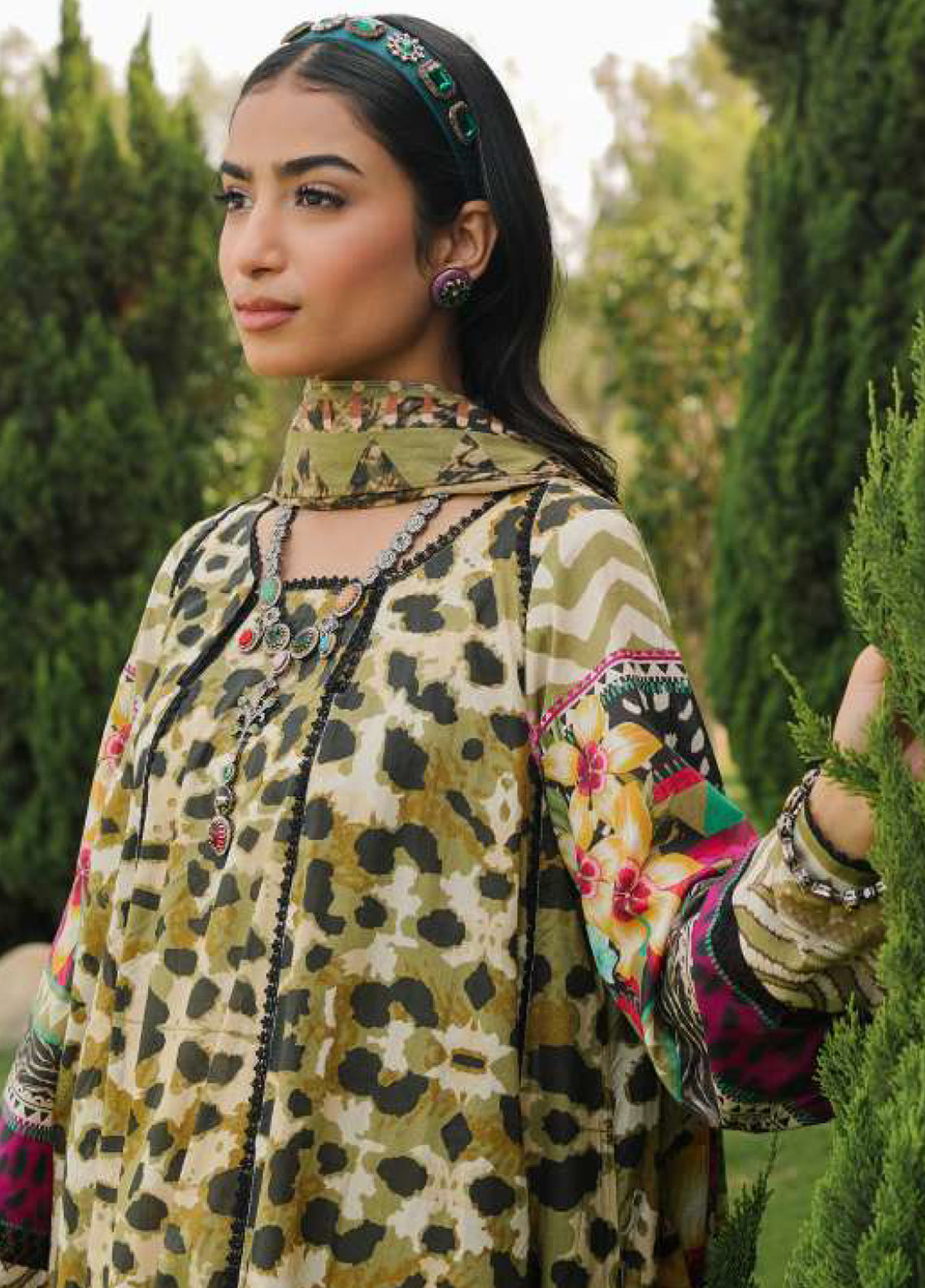 Elaf Printed Lawn Suits Unstitched 3 Piece - EL24PL EEP-06B WONDERS Elaf Printed Lawn Suits Unstitched 3 Piece - EL24PL EEP-06B WONDERS