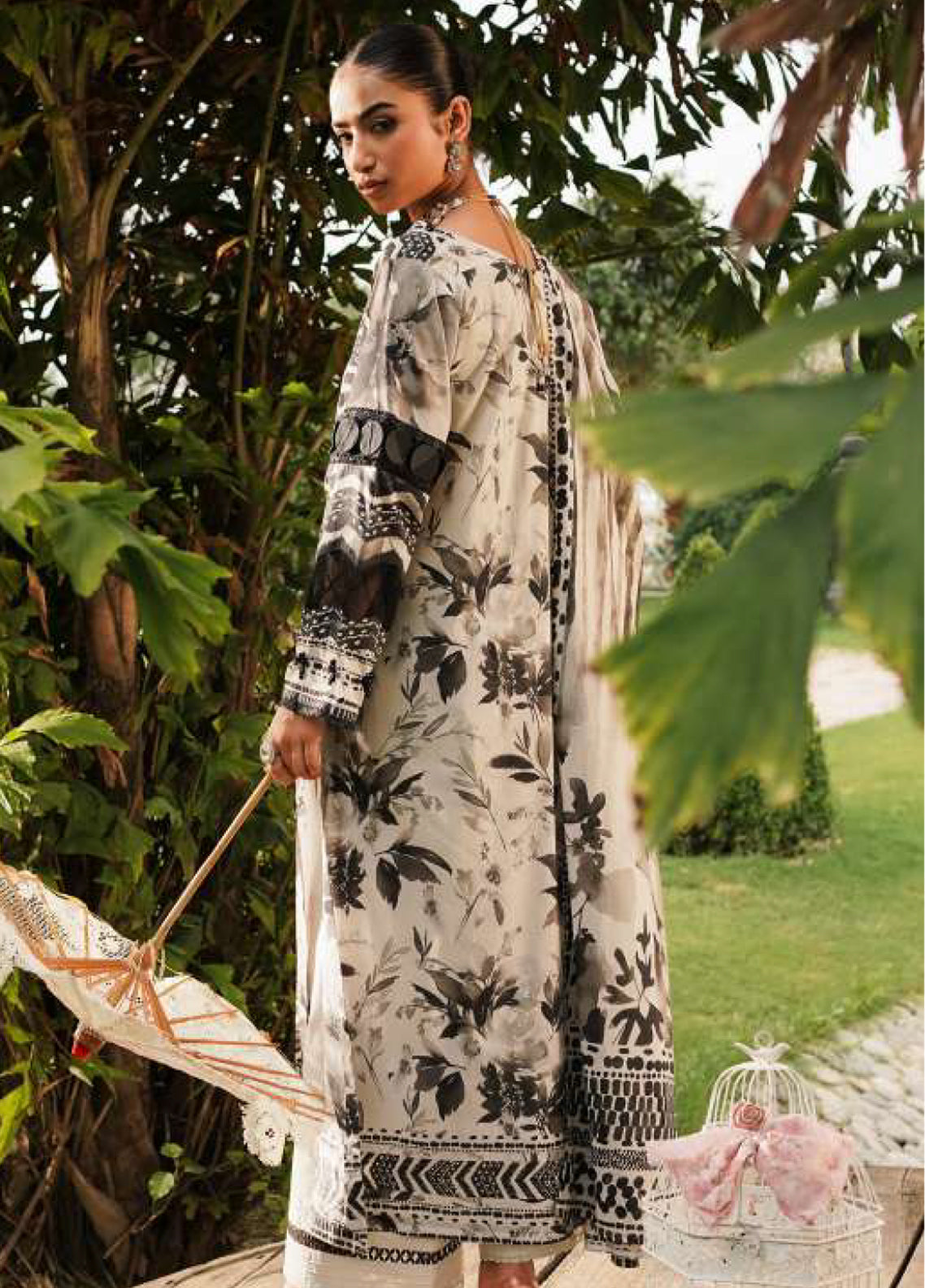 Elaf Printed Lawn Suits Unstitched 3 Piece - EL24PL EEP-07B BLACK BLOSSOM Elaf Printed Lawn Suits Unstitched 3 Piece - EL24PL EEP-07B BLACK BLOSSOM