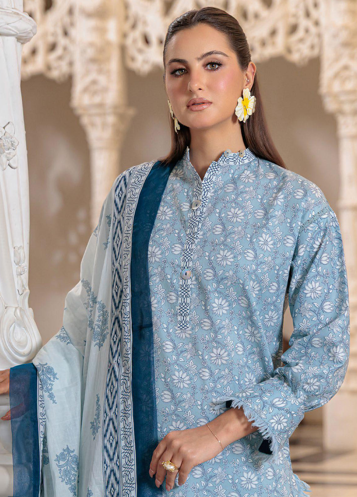 Elora A Floral By Gul Ahmed Printed Lawn 3 Piece Unstitched Suit GA26EAF D-CL 62085A Elora A Floral By Gul Ahmed Printed Lawn 3 Piece Unstitched Suit GA26EAF D-CL 62085A