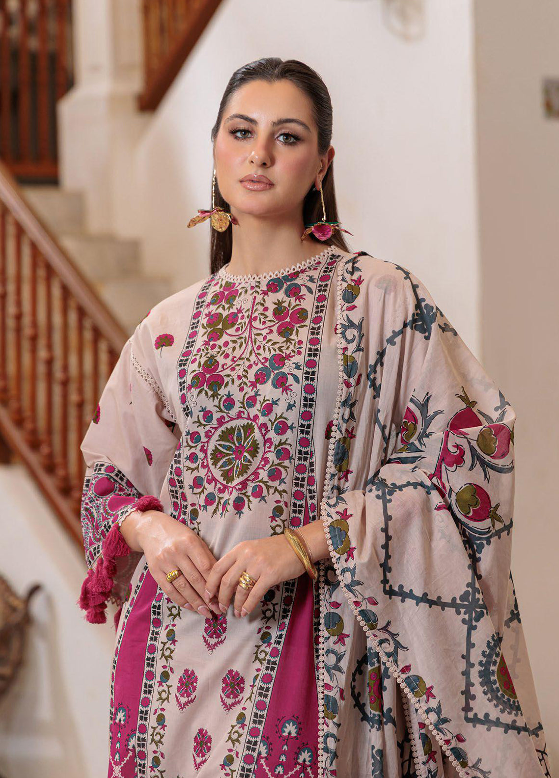 Elora A Floral By Gul Ahmed Printed Lawn 3 Piece Unstitched Suit GA26EAF D-CL 62135B Elora A Floral By Gul Ahmed Printed Lawn 3 Piece Unstitched Suit GA26EAF D-CL 62135B