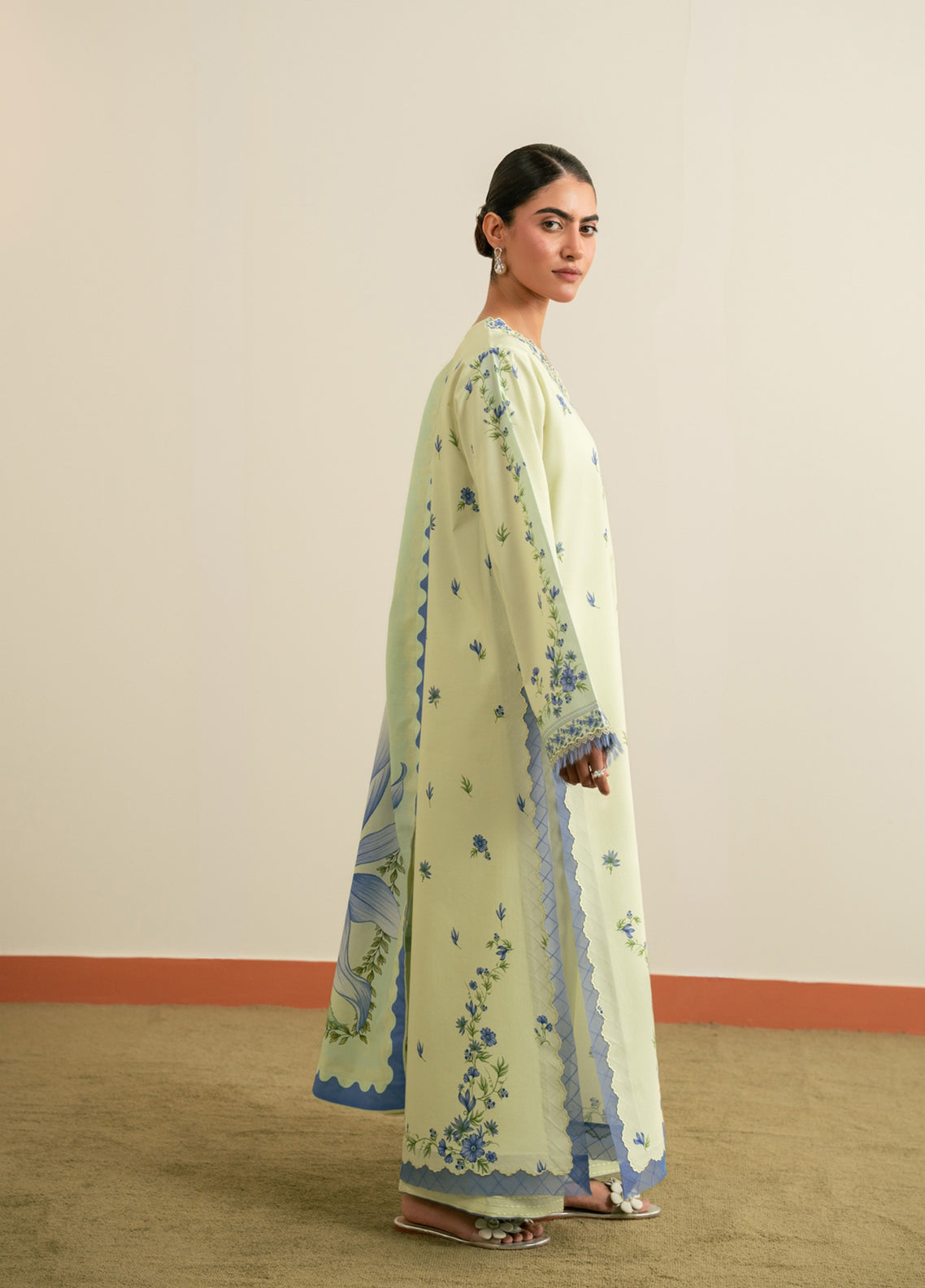 Essentials By Seran Embroidered Lawn 3 Piece Unstitched Suit SRN26EV2 D-01 ASTERA Essentials By Seran Embroidered Lawn 3 Piece Unstitched Suit SRN26EV2 D-01 ASTERA