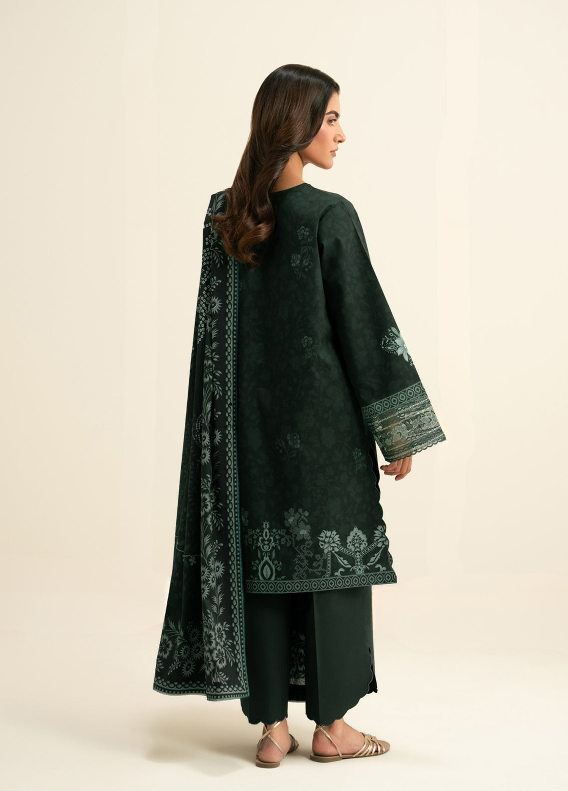 Essentials By Seran Embroidered Lawn 3 Piece Unstitched Suit SRN26EV2 D-05 ZORIN Essentials By Seran Embroidered Lawn 3 Piece Unstitched Suit SRN26EV2 D-05 ZORIN