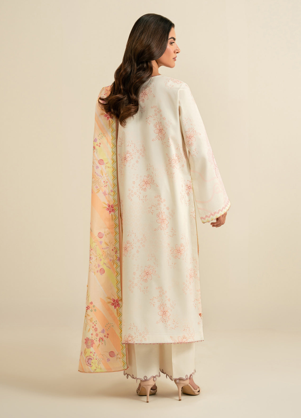 Essentials By Seran Embroidered Lawn 3 Piece Unstitched Suit SRN26EV2 D-06 MAELLE Essentials By Seran Embroidered Lawn 3 Piece Unstitched Suit SRN26EV2 D-06 MAELLE
