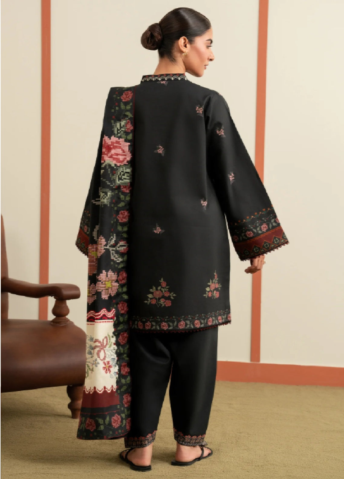 Essentials By Seran Embroidered Lawn 3 Piece Unstitched Suit SRN26EV2 D-08 ELIRA Essentials By Seran Embroidered Lawn 3 Piece Unstitched Suit SRN26EV2 D-08 ELIRA