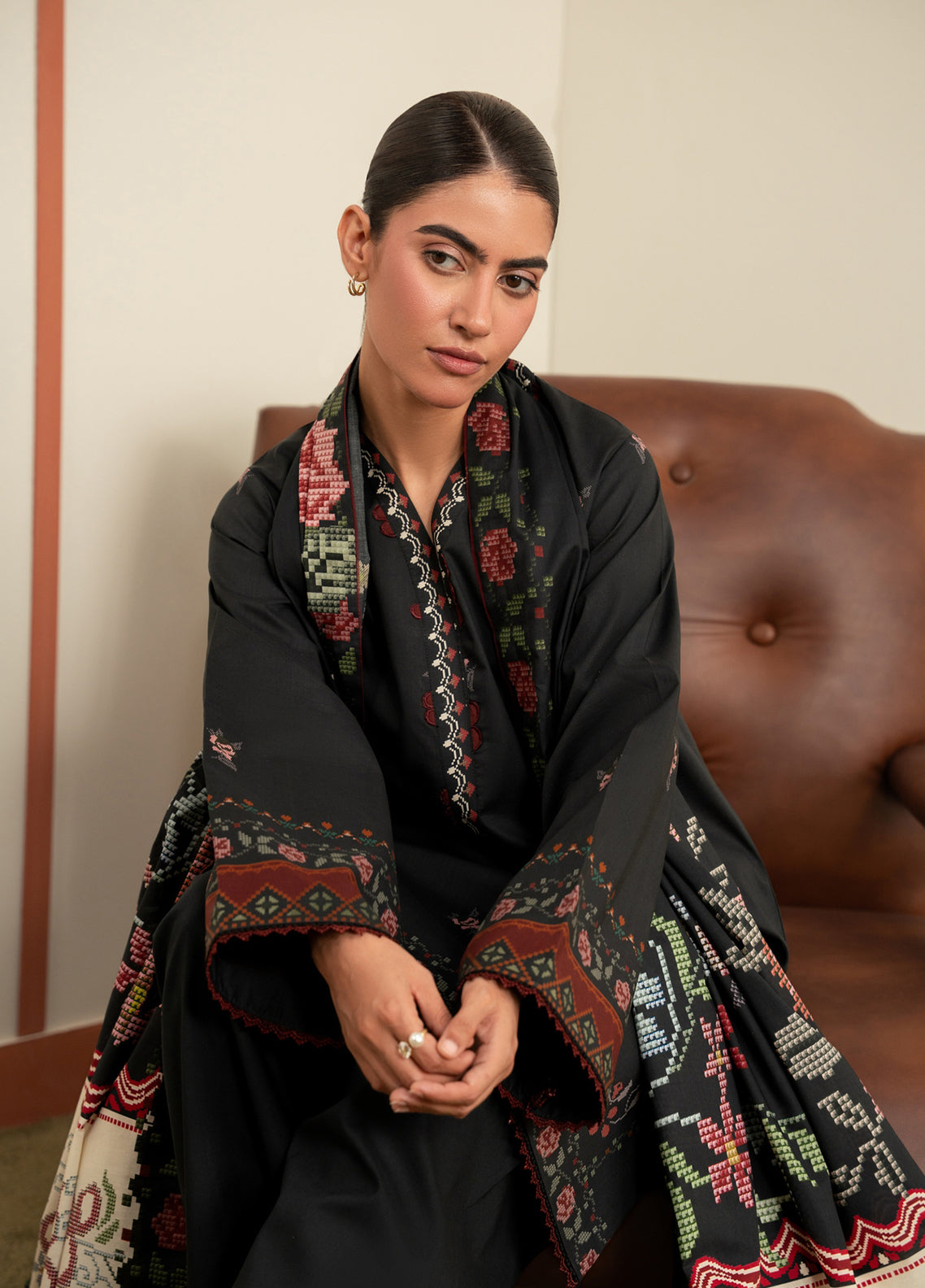 Essentials By Seran Embroidered Lawn 3 Piece Unstitched Suit SRN26EV2 D-08 ELIRA Essentials By Seran Embroidered Lawn 3 Piece Unstitched Suit SRN26EV2 D-08 ELIRA