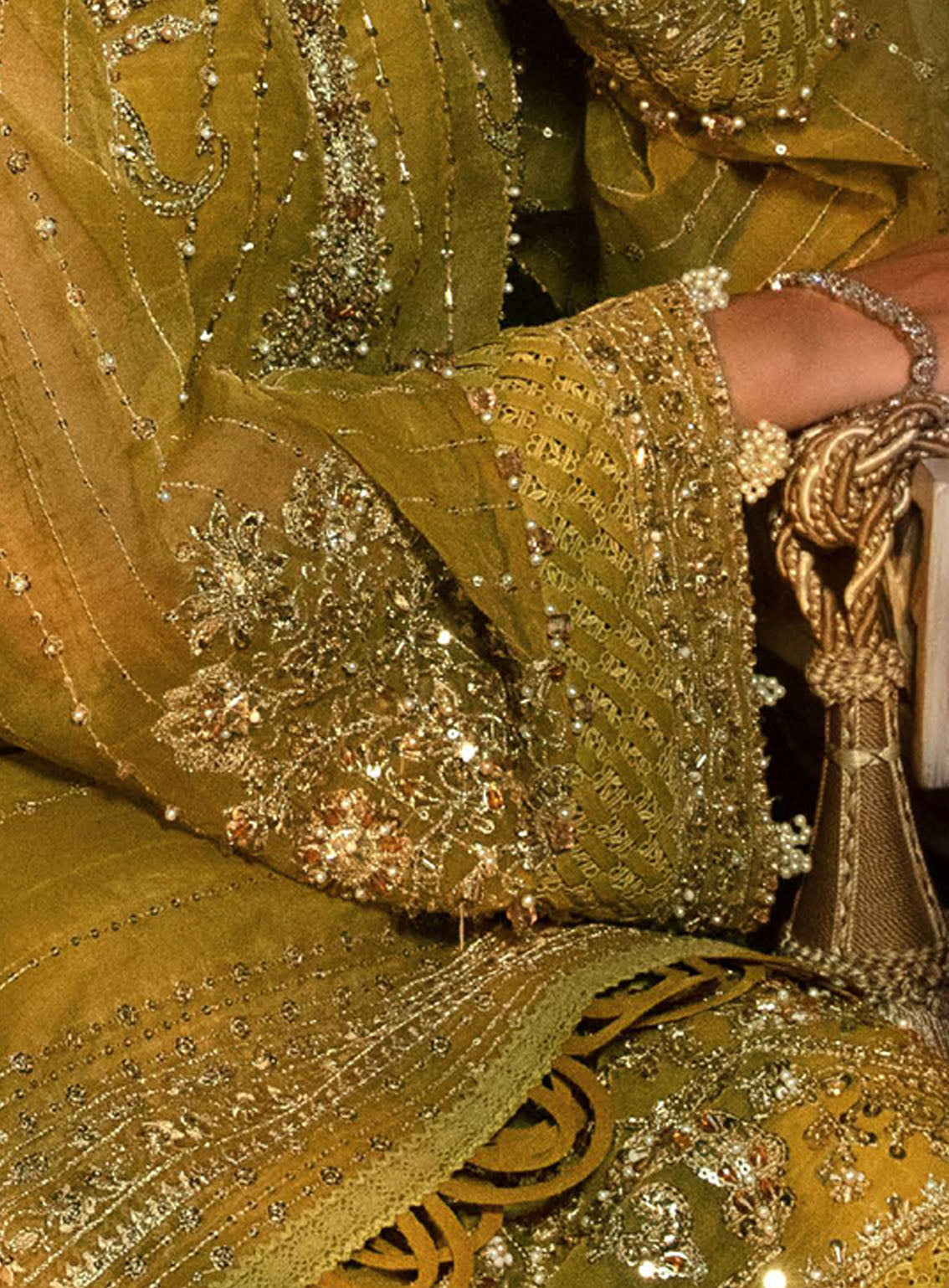 Evara By Elaf Embroidered Organza Suits Unstitched 3 Piece - EL24EV EFE-03 SUNLIT Evara By Elaf Embroidered Organza Suits Unstitched 3 Piece - EL24EV EFE-03 SUNLIT