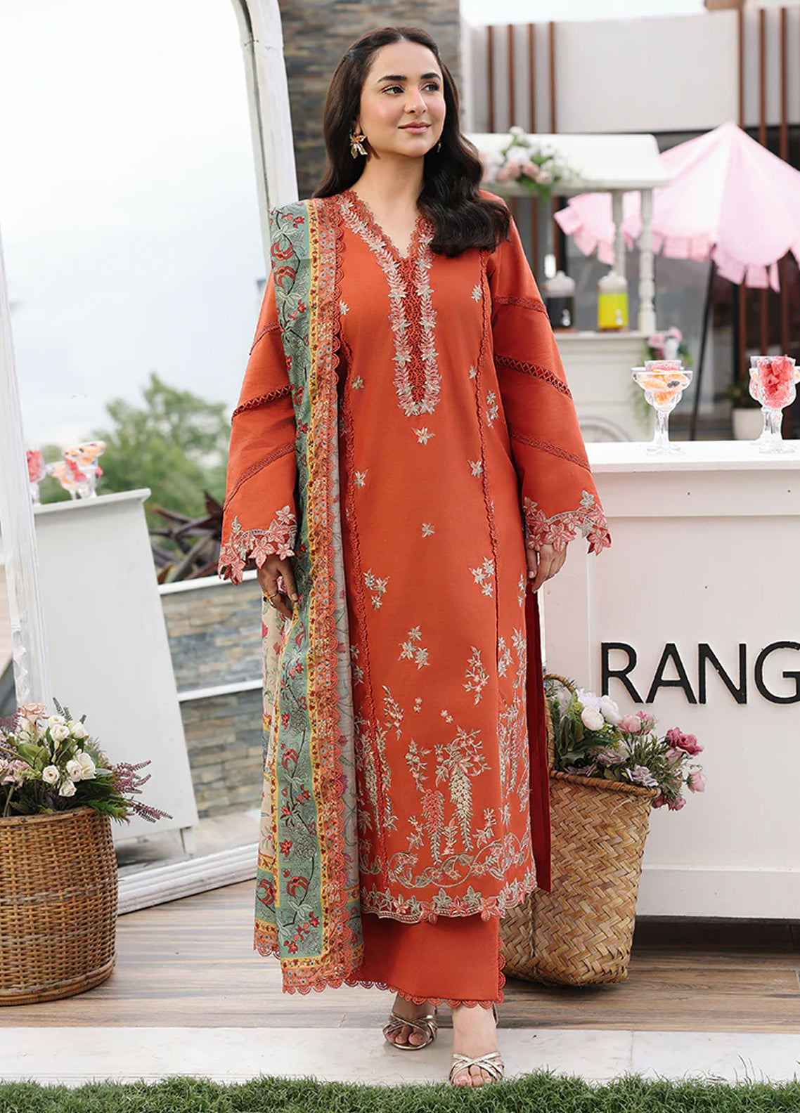 Florence By Rang Rasiya Luxury Embroidered Lawn 3 Piece Unstitched Suit RR26FLEE D-01 ZAHRA Florence By Rang Rasiya Luxury Embroidered Lawn 3 Piece Unstitched Suit RR26FLEE D-01 ZAHRA