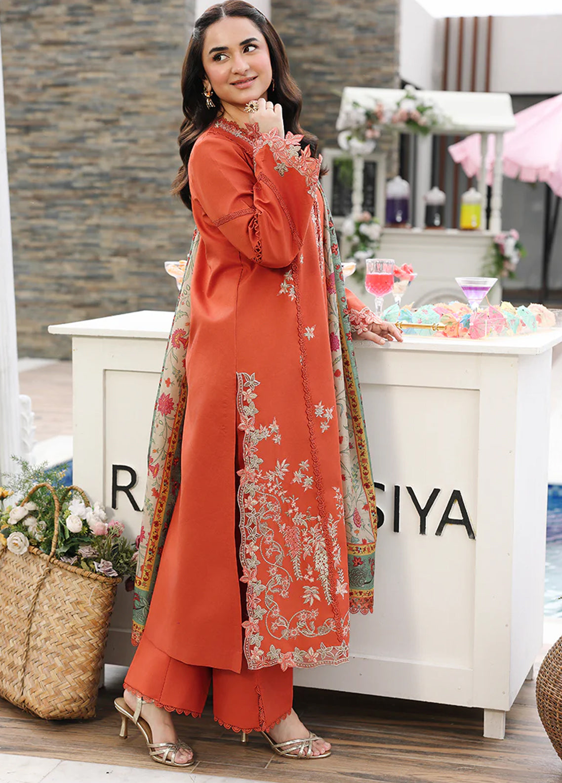 Florence By Rang Rasiya Luxury Embroidered Lawn 3 Piece Unstitched Suit RR26FLEE D-01 ZAHRA Florence By Rang Rasiya Luxury Embroidered Lawn 3 Piece Unstitched Suit RR26FLEE D-01 ZAHRA
