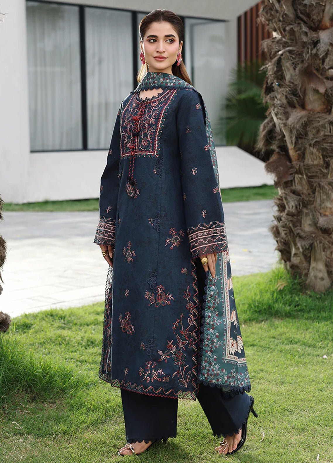 Florence By Rang Rasiya Luxury Embroidered Lawn 3 Piece Unstitched Suit RR26FLEE D-02 NILOFER Florence By Rang Rasiya Luxury Embroidered Lawn 3 Piece Unstitched Suit RR26FLEE D-02 NILOFER