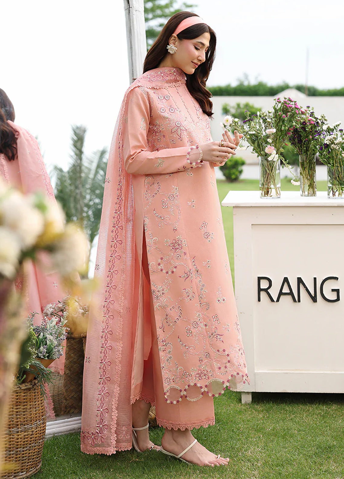 Florence By Rang Rasiya Luxury Embroidered Lawn 3 Piece Unstitched Suit RR26FLEE D-05 SAHAR Florence By Rang Rasiya Luxury Embroidered Lawn 3 Piece Unstitched Suit RR26FLEE D-05 SAHAR