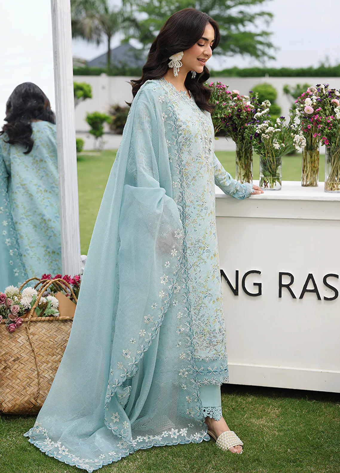 Florence By Rang Rasiya Luxury Embroidered Lawn 3 Piece Unstitched Suit RR26FLEE D-15 YASNA Florence By Rang Rasiya Luxury Embroidered Lawn 3 Piece Unstitched Suit RR26FLEE D-15 YASNA