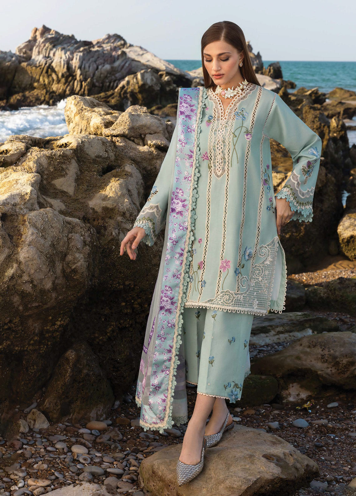 Flow by Crimson Embroidered Lawn Suits Unstitched 3 Piece - CSS25FL 6A FLORAL CRUSH Flow by Crimson Embroidered Lawn Suits Unstitched 3 Piece - CSS25FL 6A FLORAL CRUSH