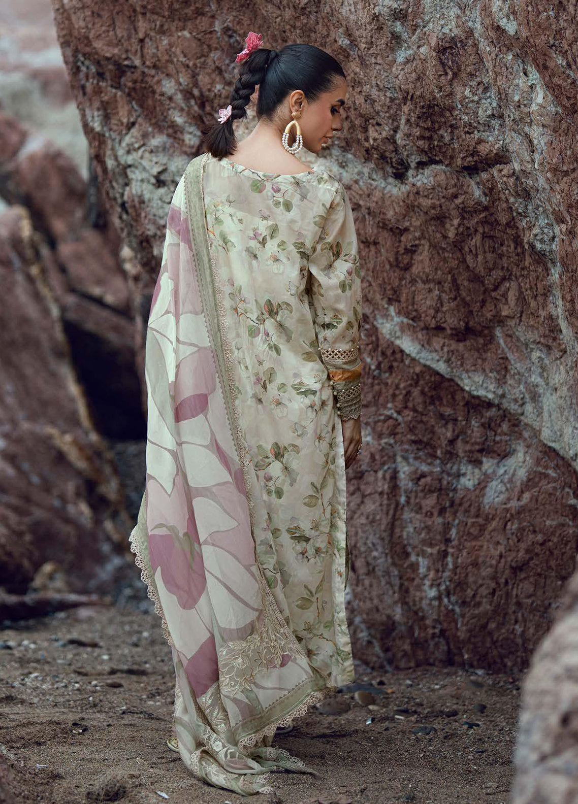 Gardenia By Nureh Embroidered Lawn 3 Piece Unstitched Suit NU26GENP D-NSG-205 Gardenia By Nureh Embroidered Lawn 3 Piece Unstitched Suit NU26GENP D-NSG-205