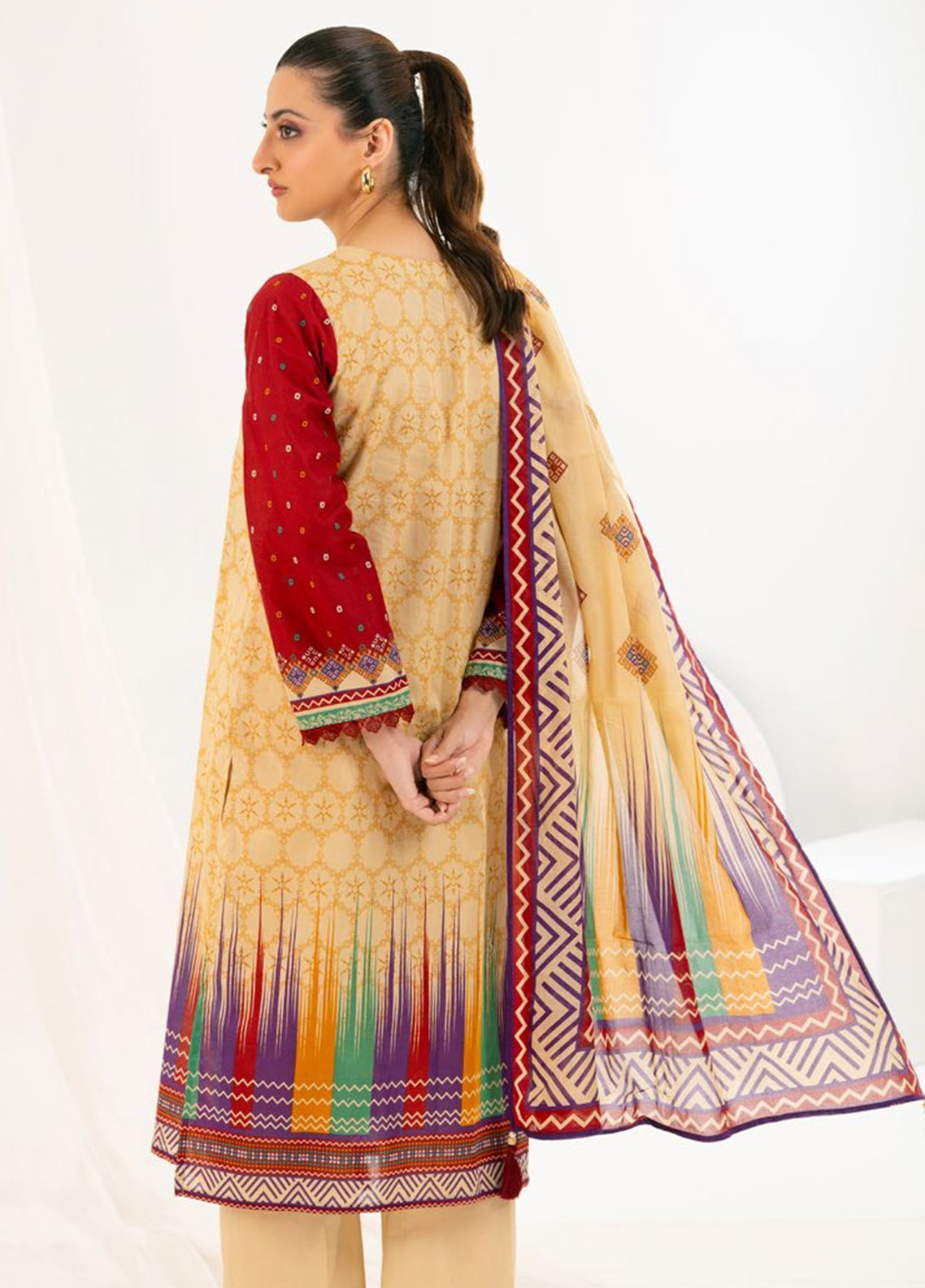 Gul Bahar Blossom By Gul Ahmed Printed Lawn 3 Piece Unstitched Suit GA26GBB D-CLP-52132 Gul Bahar Blossom By Gul Ahmed Printed Lawn 3 Piece Unstitched Suit GA26GBB D-CLP-52132
