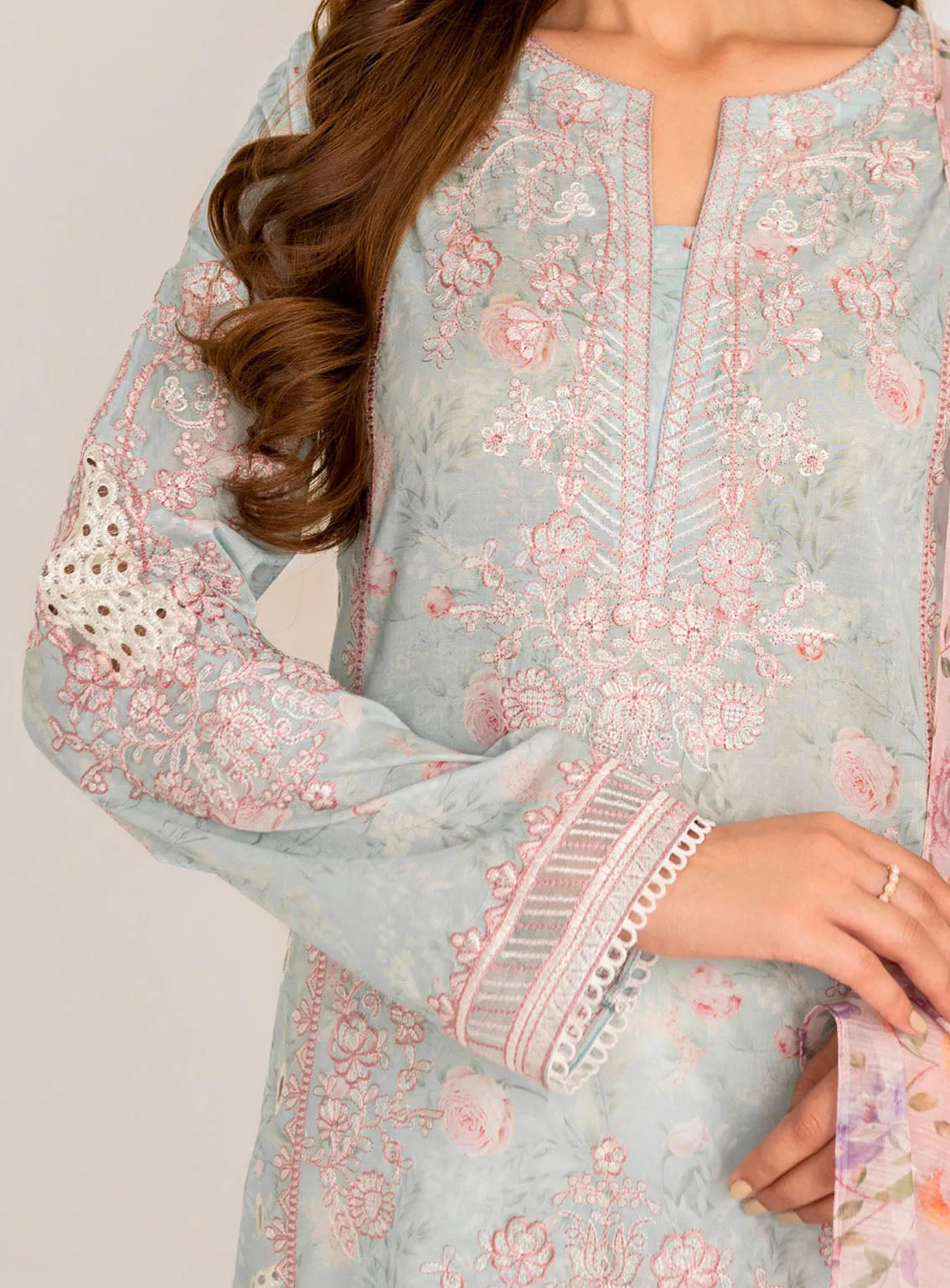 Guzel By Iznik Embroidered Lawn Suits Unstitched 3 Piece - IZ24GL IGL-01 Guzel By Iznik Embroidered Lawn Suits Unstitched 3 Piece - IZ24GL IGL-01