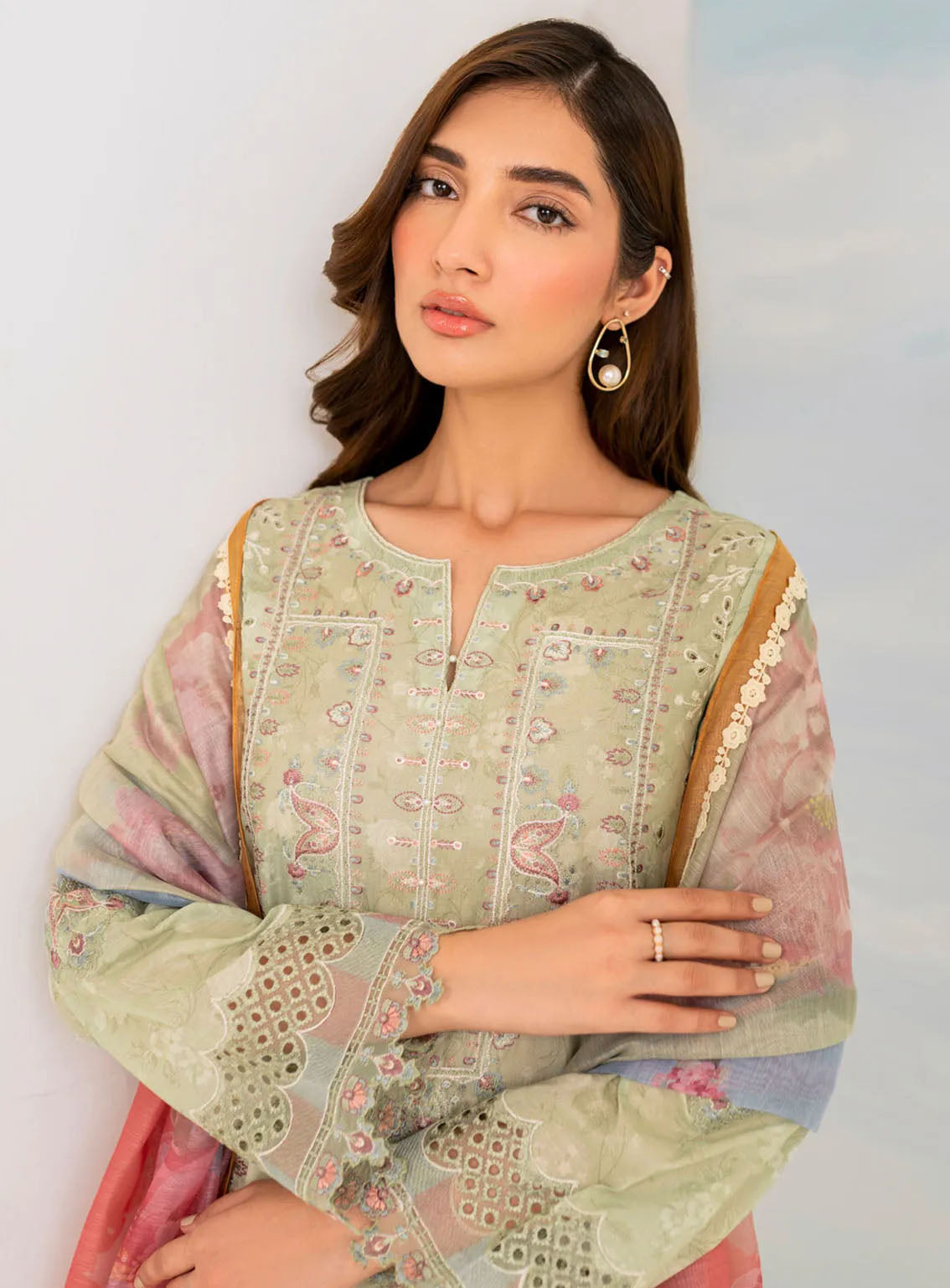 Guzel By Iznik Embroidered Lawn Suits Unstitched 3 Piece - IZ24GL IGL-02 Guzel By Iznik Embroidered Lawn Suits Unstitched 3 Piece - IZ24GL IGL-02