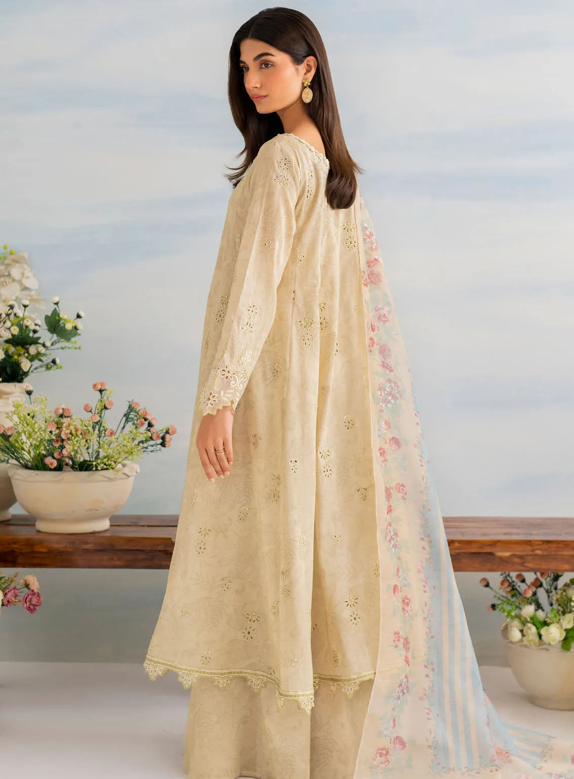 Guzel By Iznik Embroidered Lawn Suits Unstitched 3 Piece - IZ24GL IGL-03 Guzel By Iznik Embroidered Lawn Suits Unstitched 3 Piece - IZ24GL IGL-03