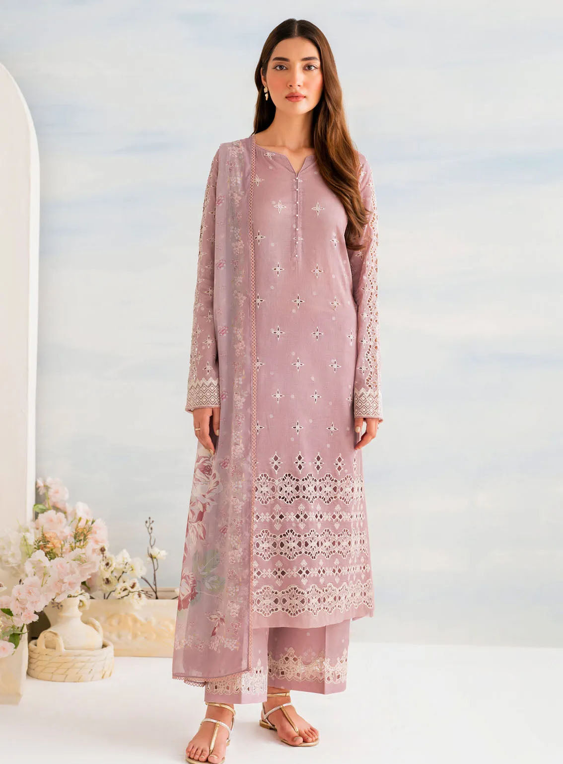 Guzel By Iznik Embroidered Lawn Suits Unstitched 3 Piece - IZ24GL IGL-04 Guzel By Iznik Embroidered Lawn Suits Unstitched 3 Piece - IZ24GL IGL-04