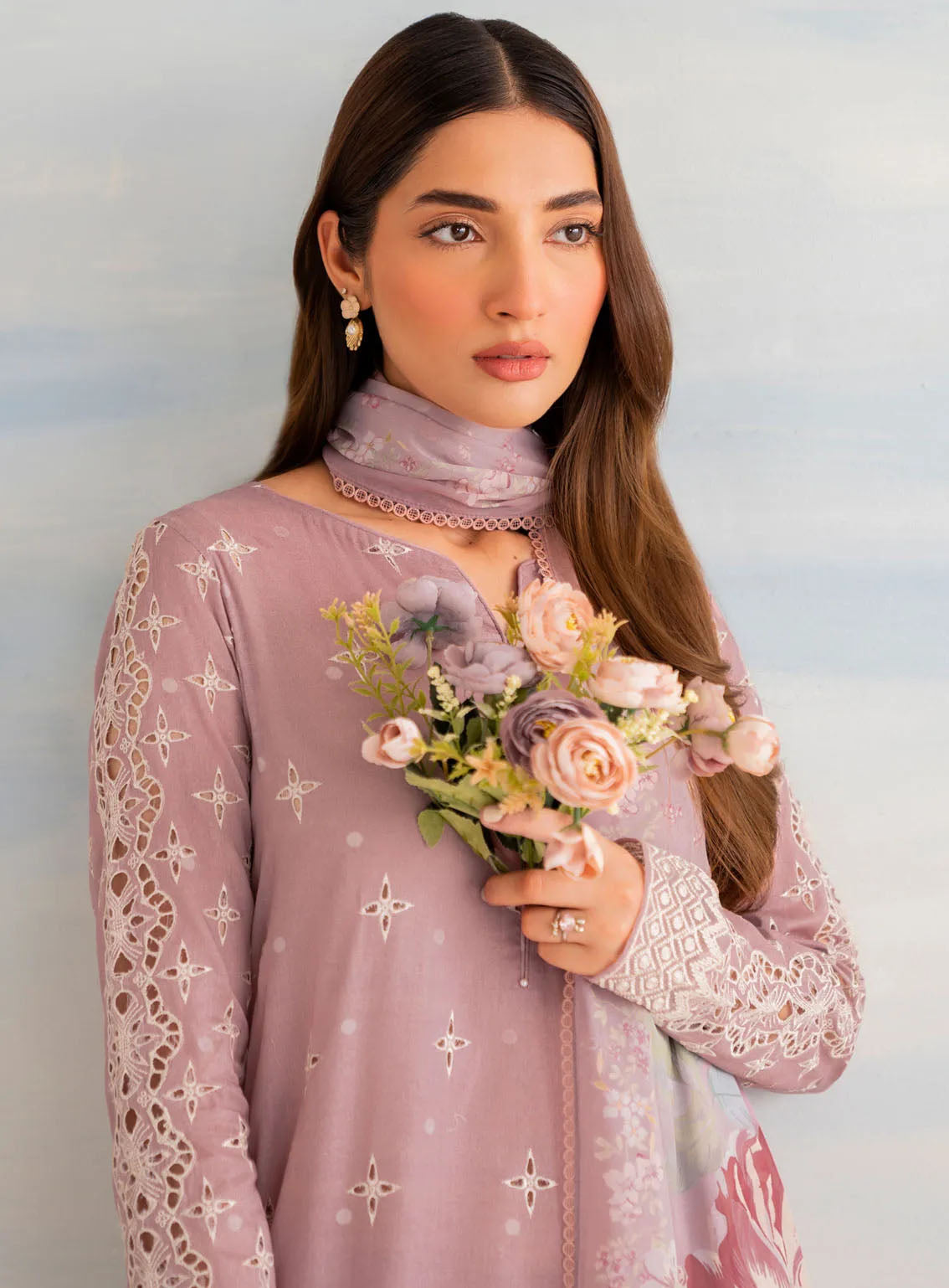 Guzel By Iznik Embroidered Lawn Suits Unstitched 3 Piece - IZ24GL IGL-04 Guzel By Iznik Embroidered Lawn Suits Unstitched 3 Piece - IZ24GL IGL-04