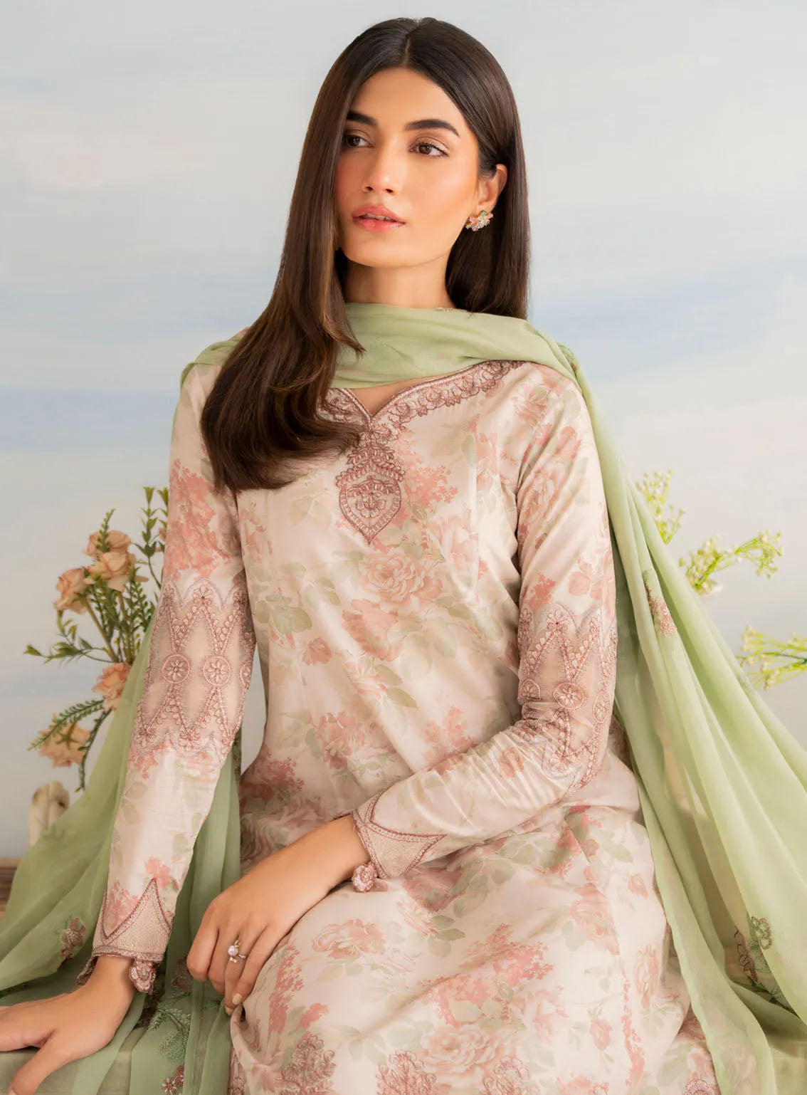 Guzel By Iznik Embroidered Lawn Suits Unstitched 3 Piece - IZ24GL IGL-05 Guzel By Iznik Embroidered Lawn Suits Unstitched 3 Piece - IZ24GL IGL-05