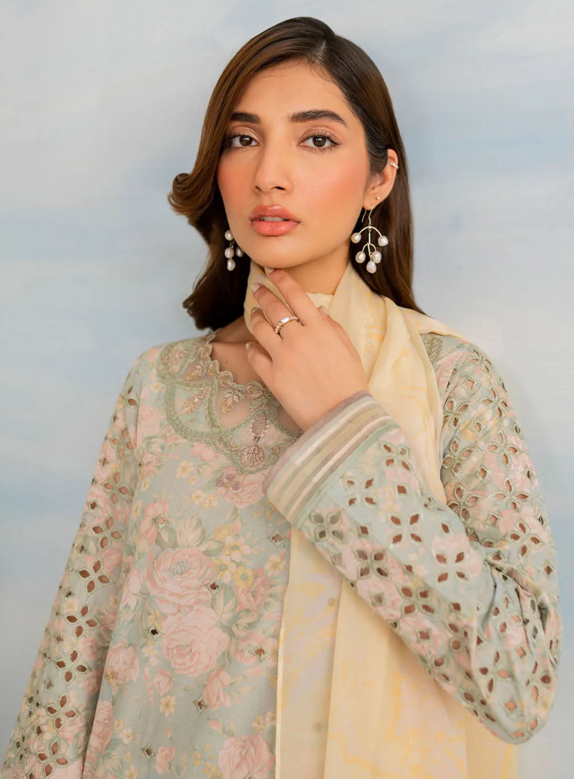 Guzel By Iznik Embroidered Lawn Suits Unstitched 3 Piece - IZ24GL IGL-06 Guzel By Iznik Embroidered Lawn Suits Unstitched 3 Piece - IZ24GL IGL-06