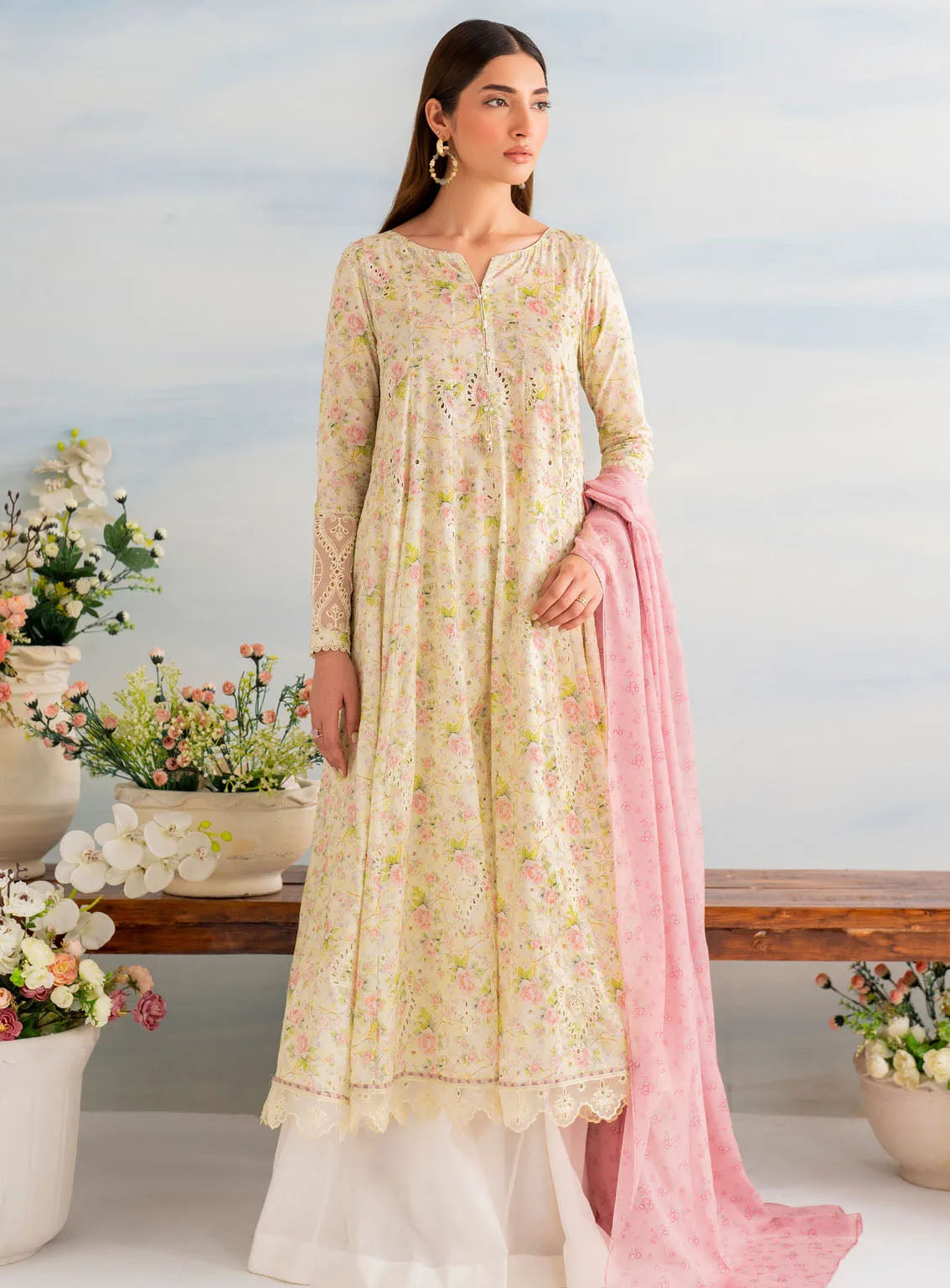 Guzel By Iznik Embroidered Lawn Suits Unstitched 3 Piece - IZ24GL IGL-07 Guzel By Iznik Embroidered Lawn Suits Unstitched 3 Piece - IZ24GL IGL-07