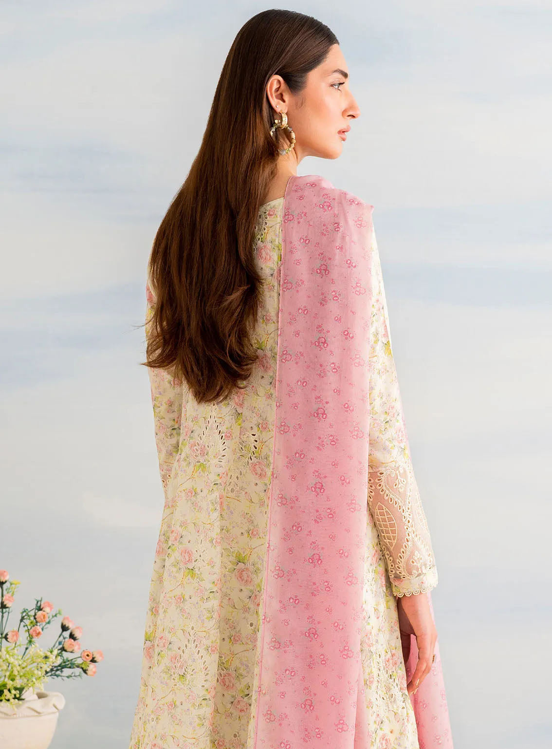 Guzel By Iznik Embroidered Lawn Suits Unstitched 3 Piece - IZ24GL IGL-07 Guzel By Iznik Embroidered Lawn Suits Unstitched 3 Piece - IZ24GL IGL-07