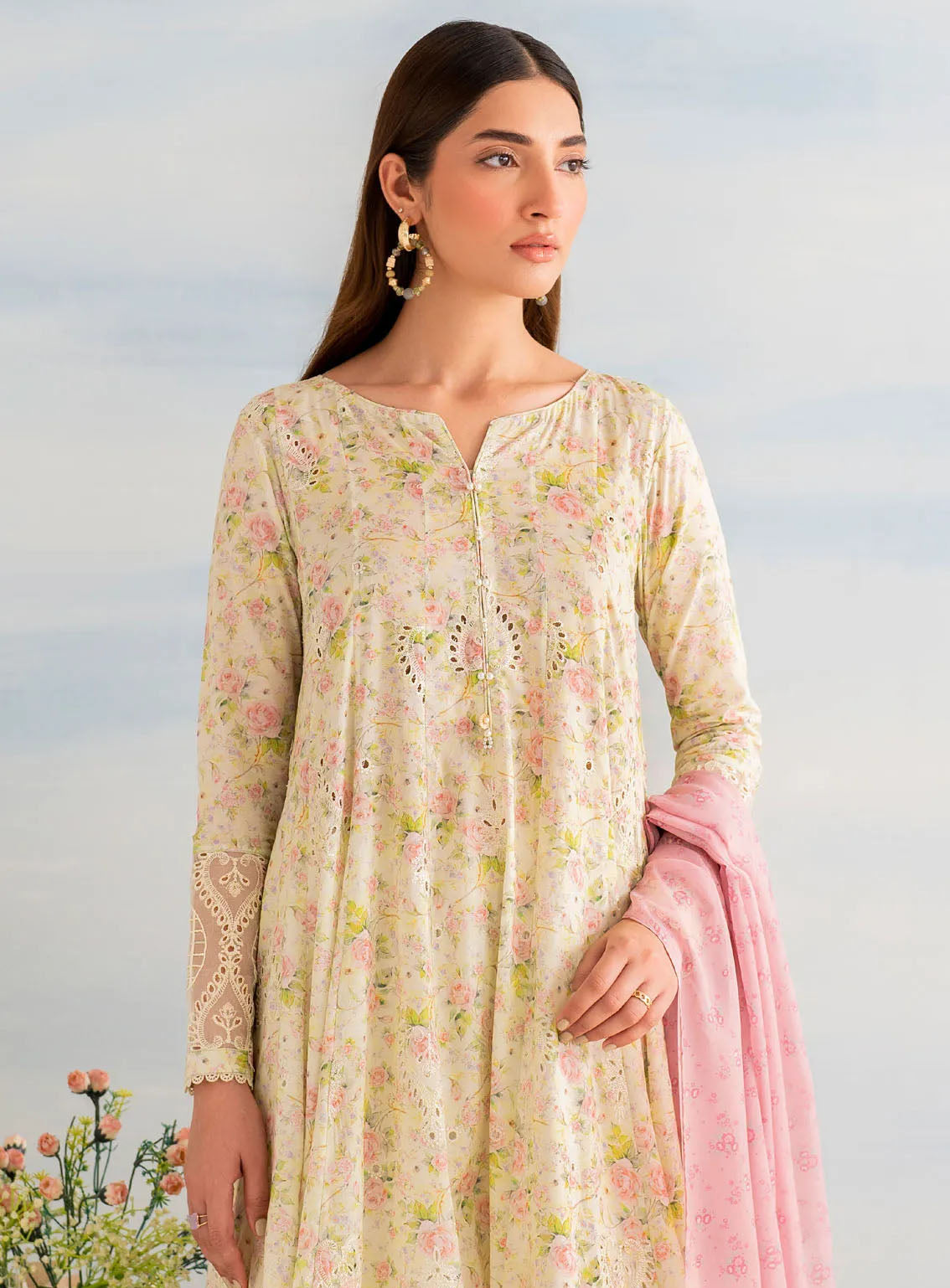 Guzel By Iznik Embroidered Lawn Suits Unstitched 3 Piece - IZ24GL IGL-07 Guzel By Iznik Embroidered Lawn Suits Unstitched 3 Piece - IZ24GL IGL-07