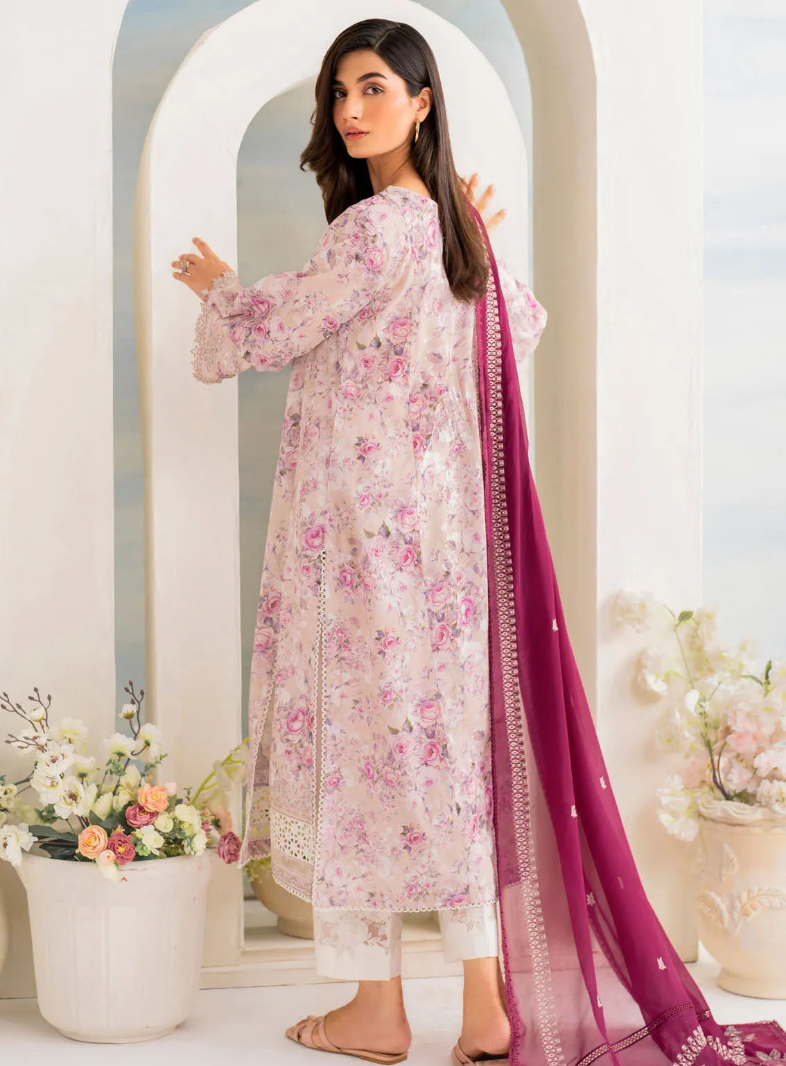 Guzel By Iznik Embroidered Lawn Suits Unstitched 3 Piece - IZ24GL IGL-08 Guzel By Iznik Embroidered Lawn Suits Unstitched 3 Piece - IZ24GL IGL-08